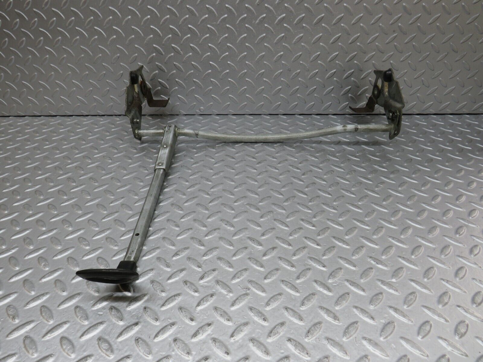 35590 Mercedes-Benz R107 280SL Front Left Seat Sliding Adjust Handle