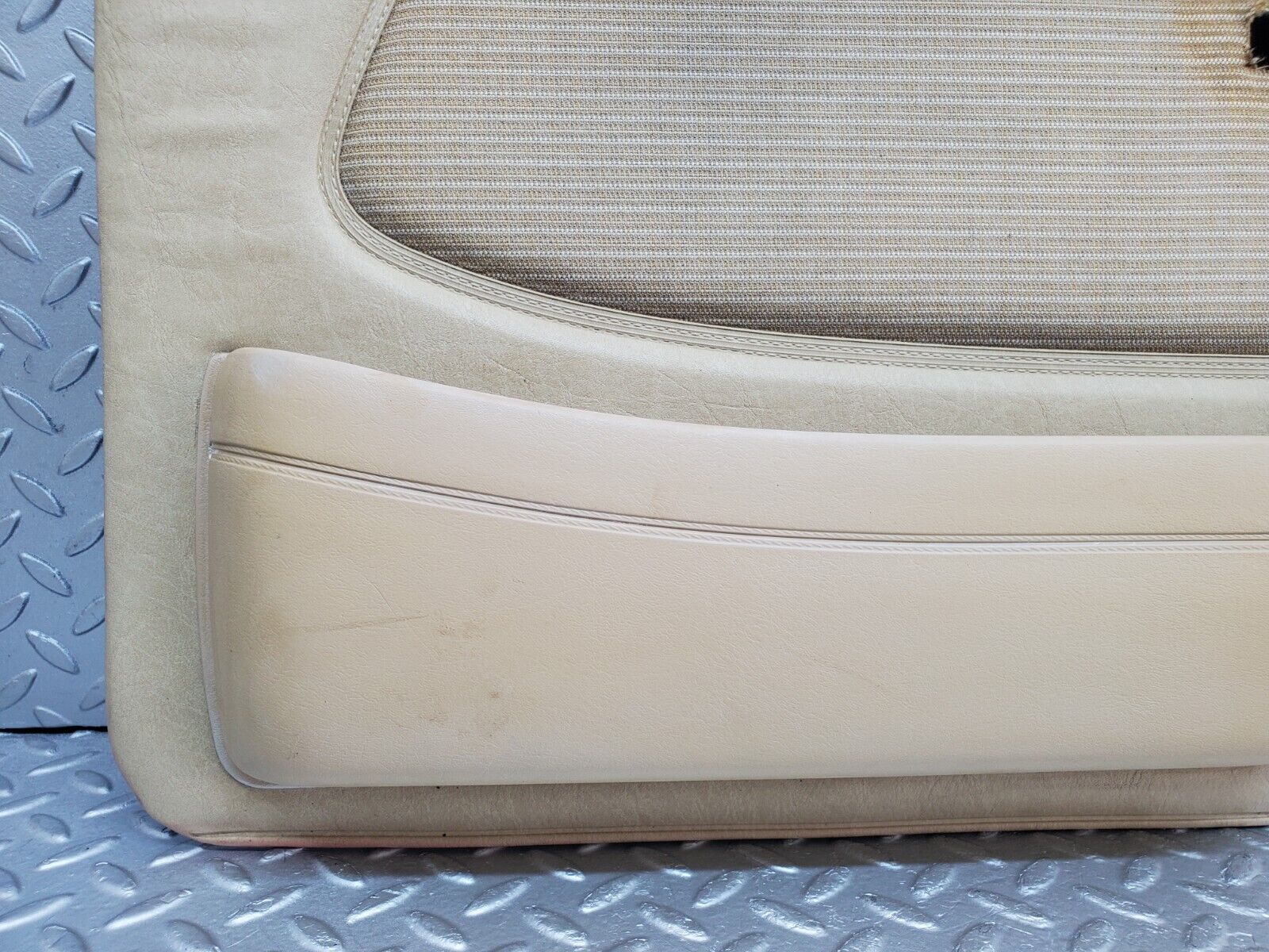 44377 Mercedes-Benz W123 280E Front Right Door Card Beige