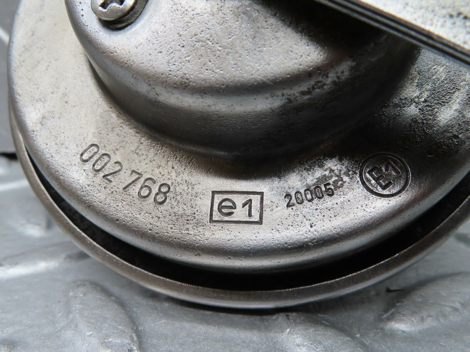 20637 Mercedes-Benz R107 450SL Horn Hella 002768