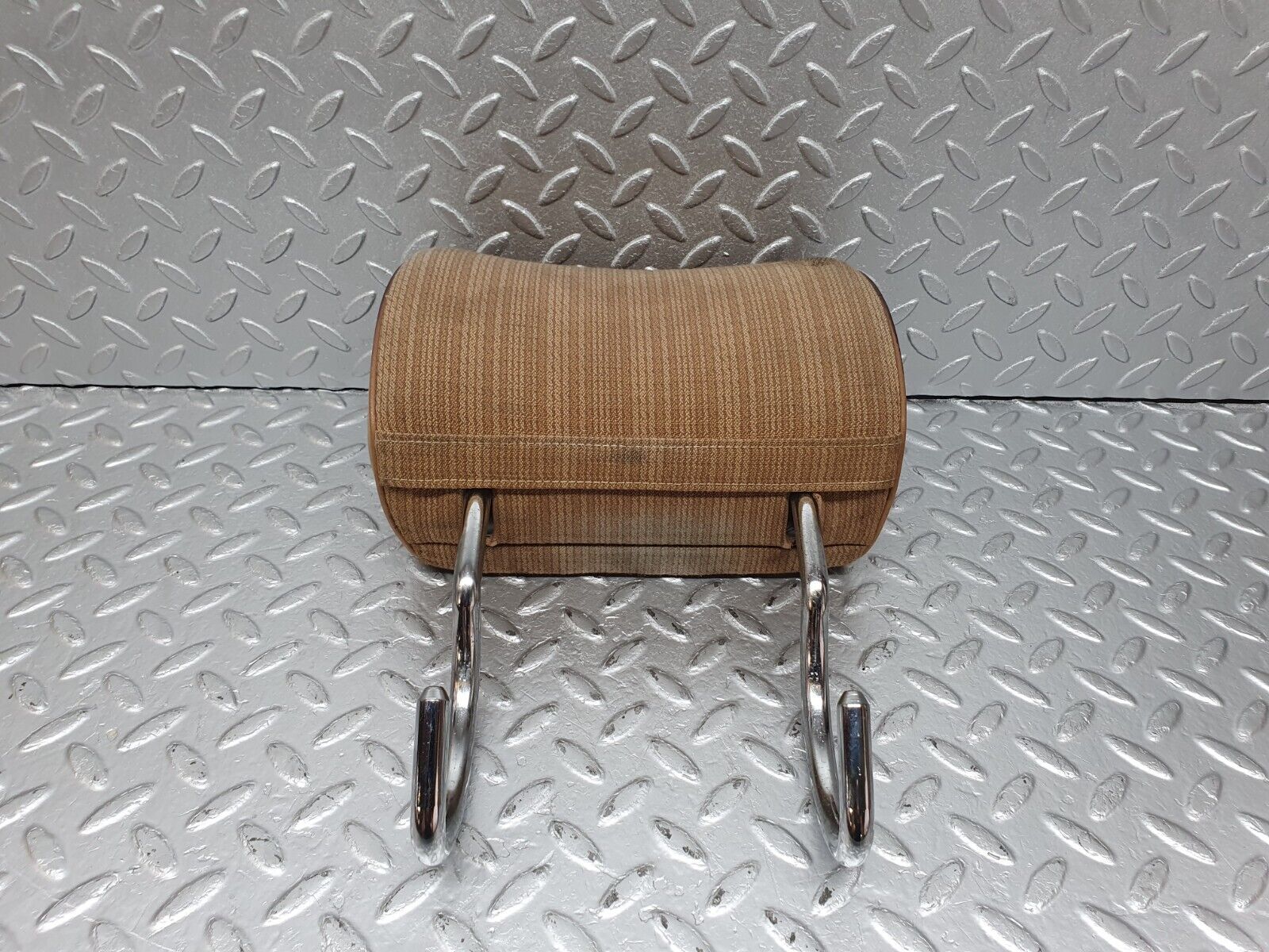 41725 Mercedes-Benz W124 200E Rear Headrest