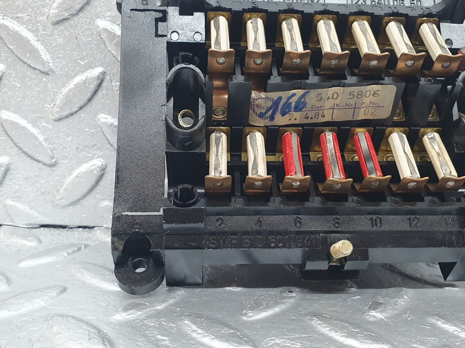 43941 Mercedes-Benz C123 230CE Coupe Fuse Box 1235400650 1235405806