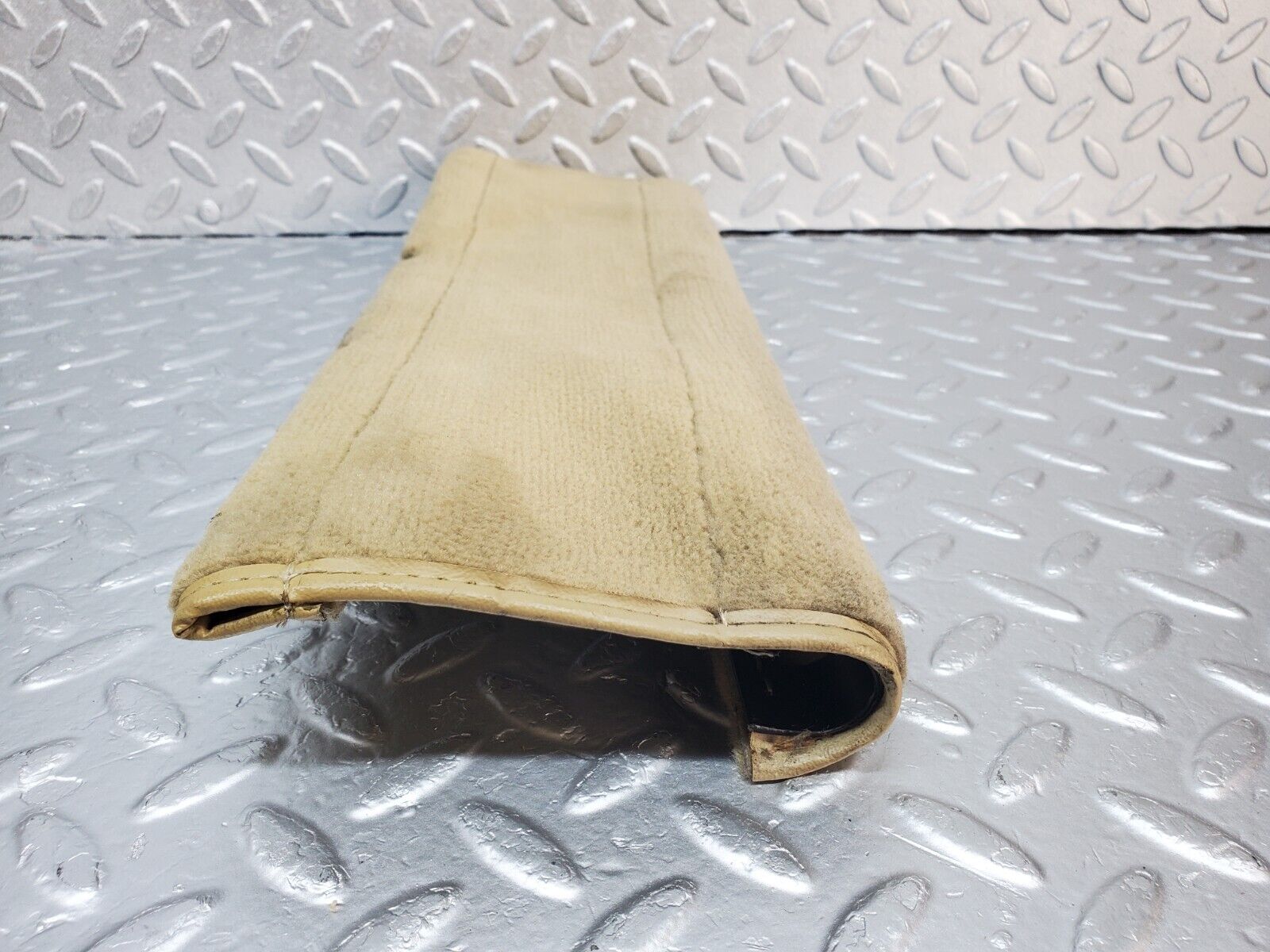 45695 Mercedes-Benz W126 420SE Front Right Seat Under Cover Beige