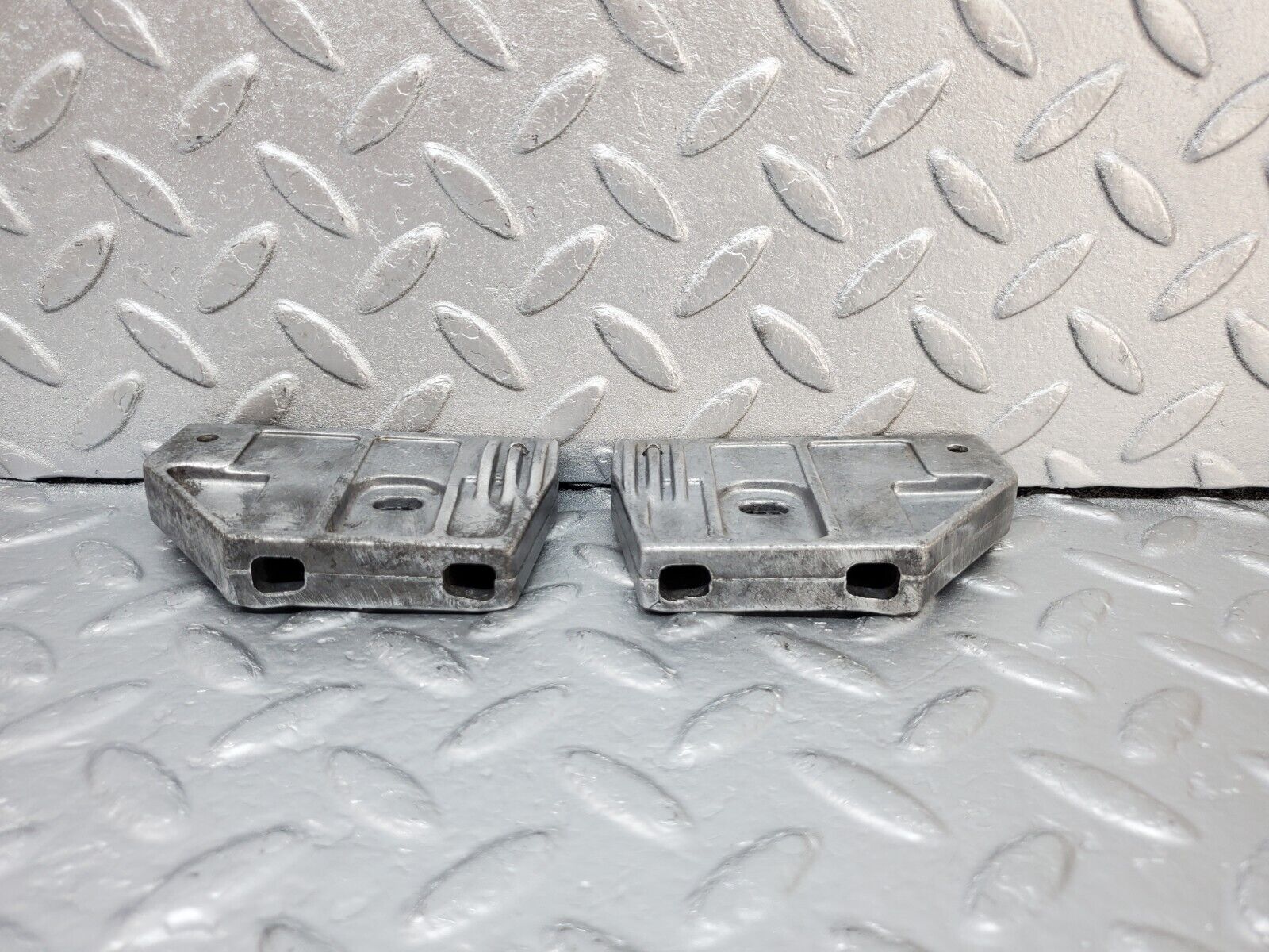 45025 Mercedes-Benz R129 300SL Coupe Door Window Guide Bracket 1247250132 1247250232