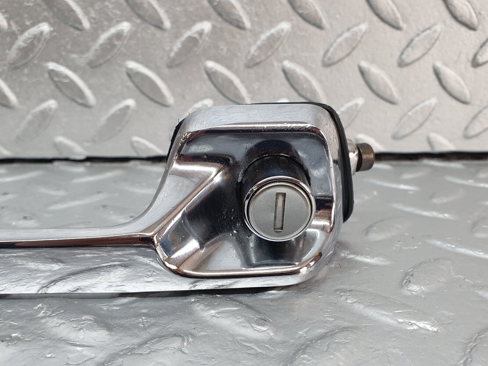 43159 Mercedes-Benz W108 280SE Front Right Door Exterior Handle No Key 1087661005 1087661205 1087661401