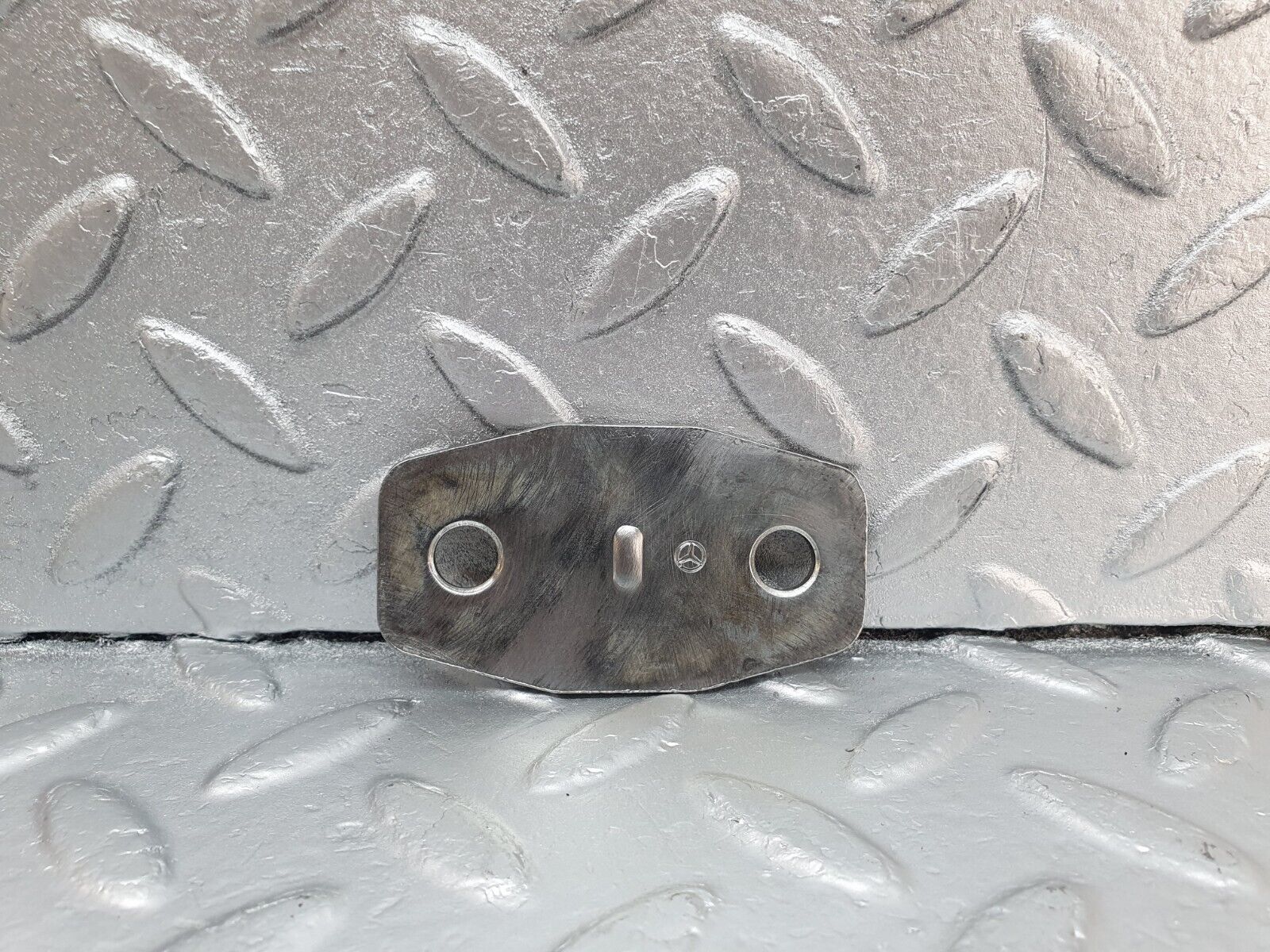 42892 Mercedes-Benz W201 190 2.0L Door Lock Latch