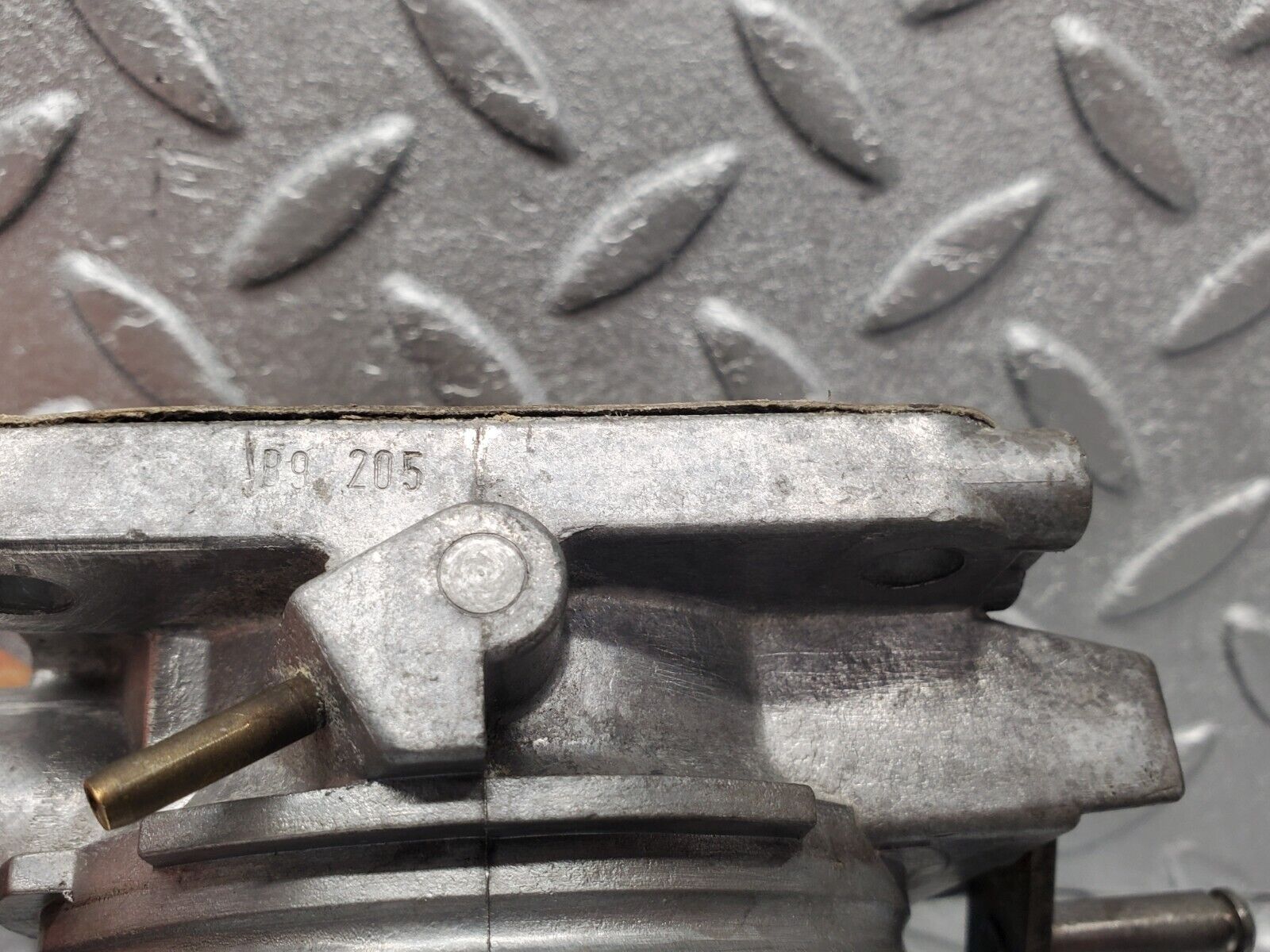 46717 Mercedes-Benz W123 280E Throttle Body Valve