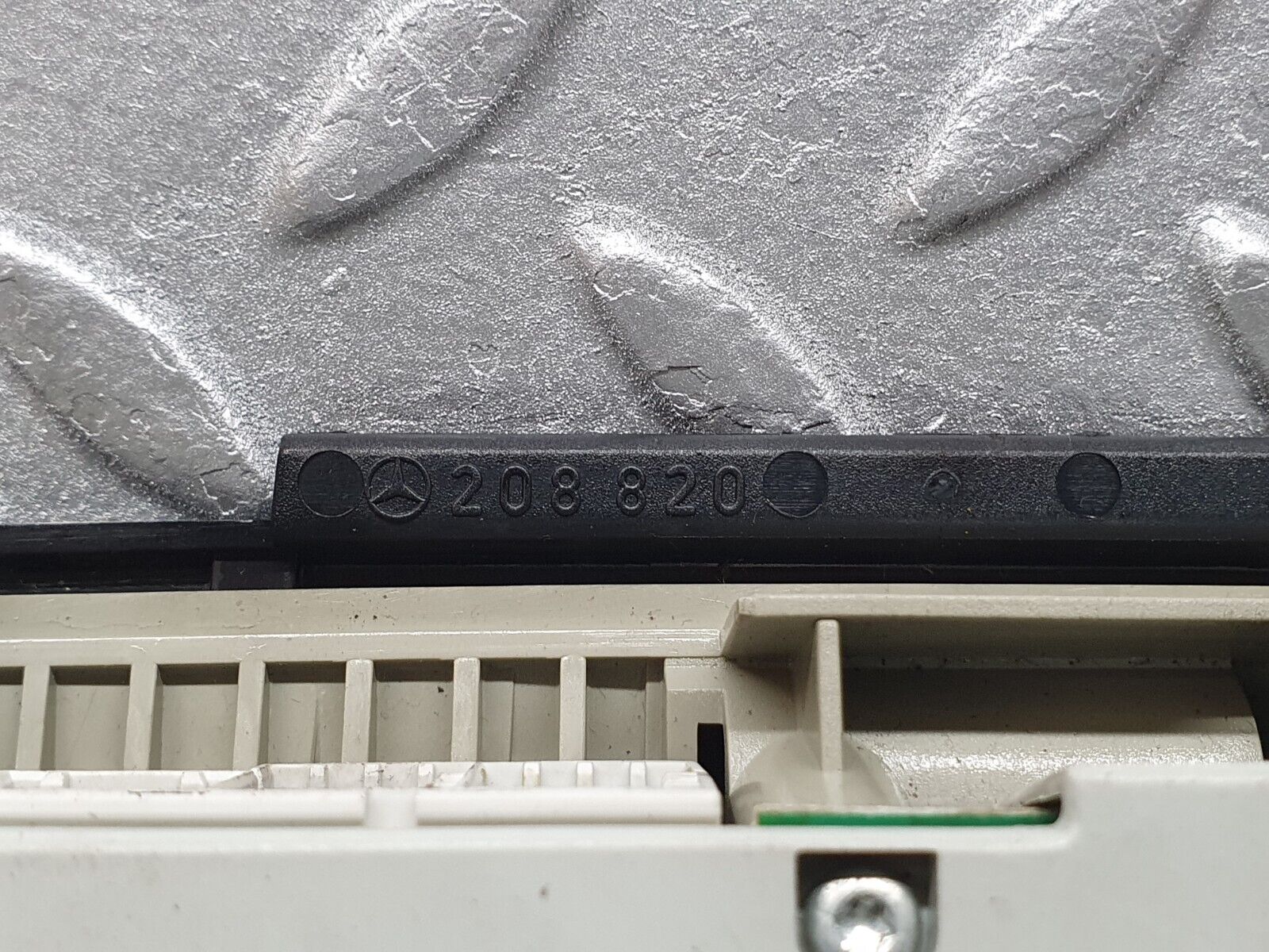 41906 Mercedes-Benz W202 C200 Interior Dome Light Hella 208820 148564 1408300008