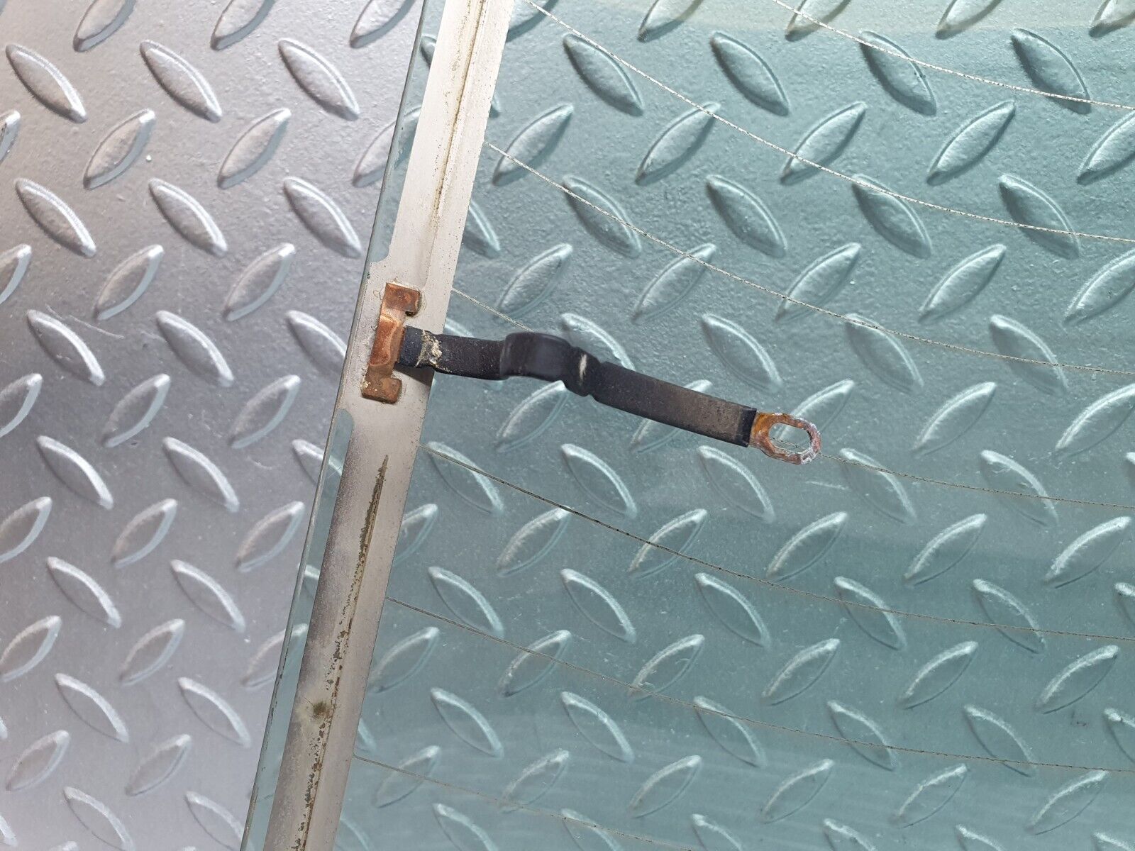 42919 Mercedes-Benz W201 190 2.0L Rear Heated Windscreen Glass