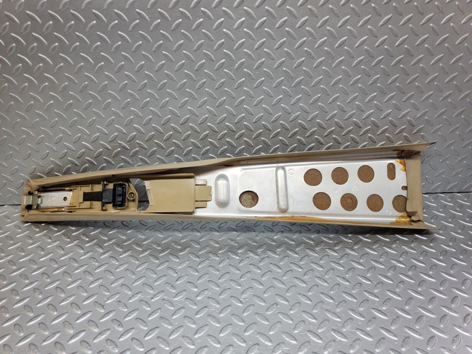 45765 Mercedes-Benz W126 420SE B Pillar Cover Right Side Beige 1246920222