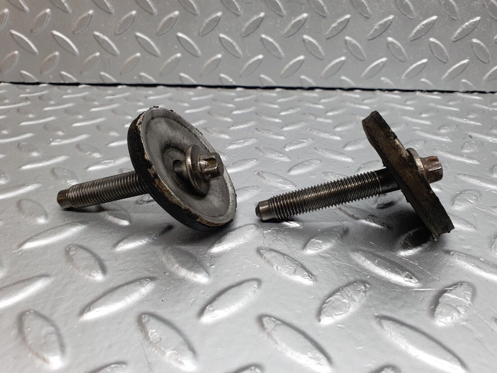 42032 Mercedes-Benz W202 C200 Engine Mount Bracket Bolt 2x