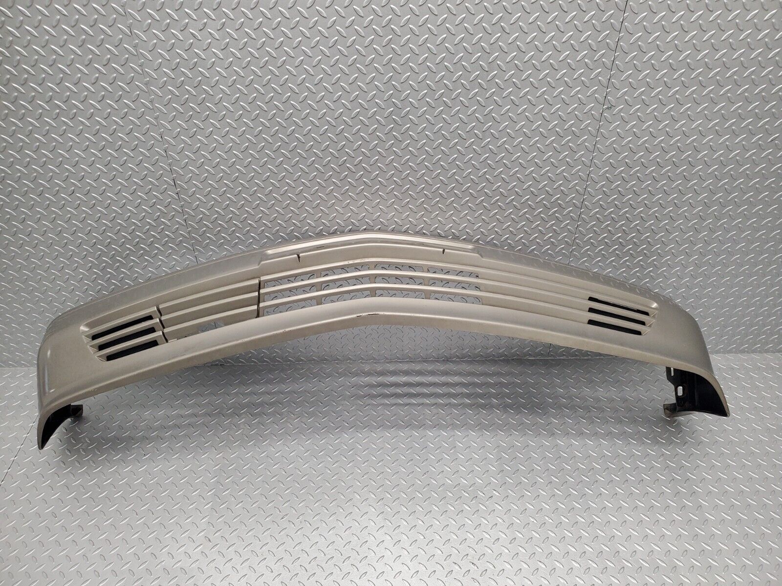 46099 Mercedes-Benz W126 420SE Front Bumper 1268802440 1268800205