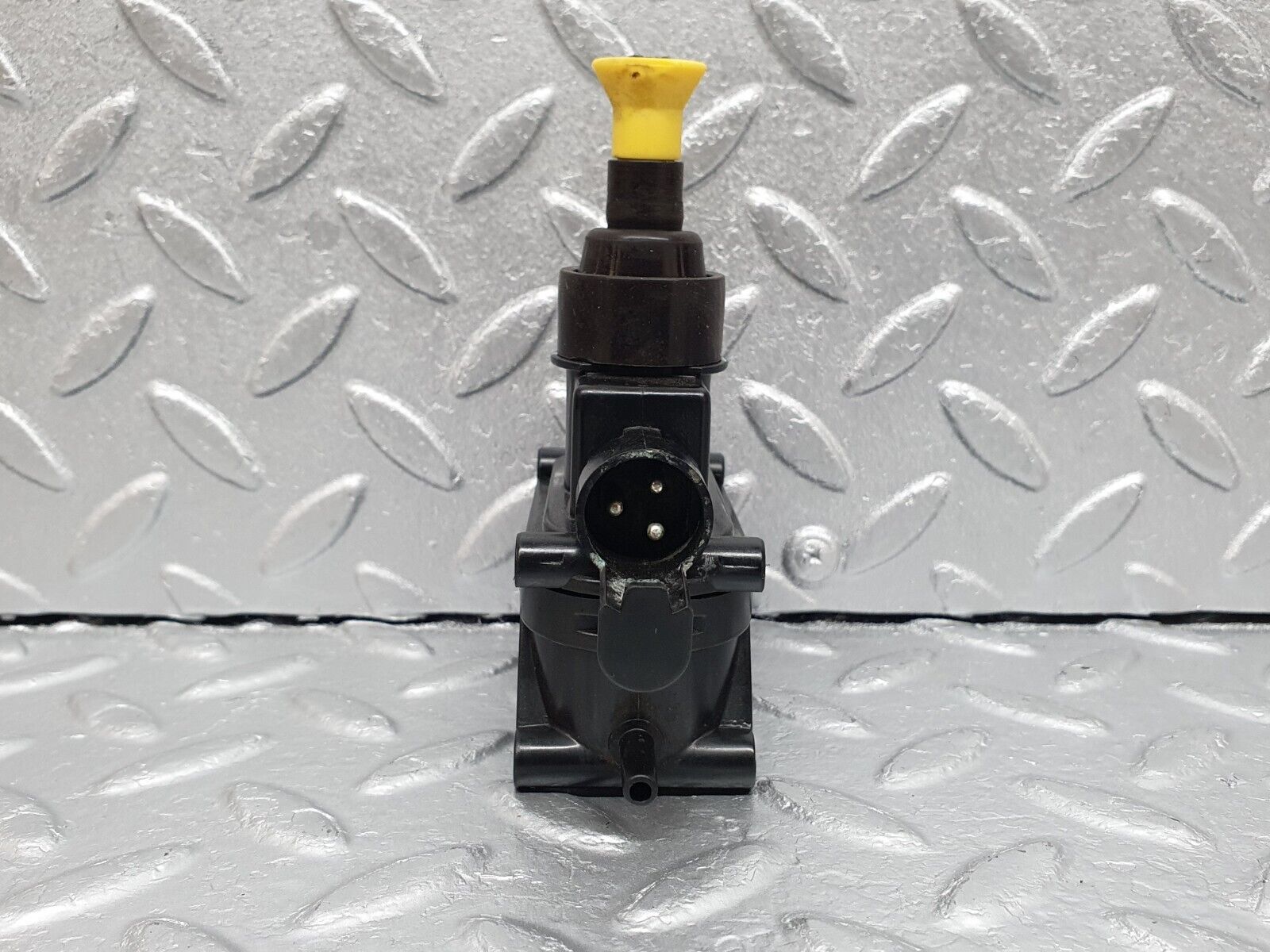 41666 Mercedes-Benz W124 200E Trunk Lock Vacuum Actuator