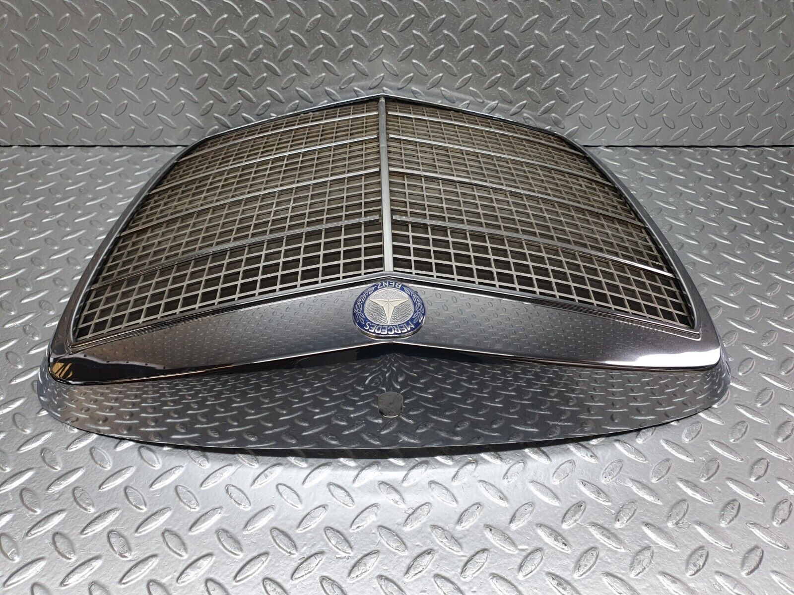 43398 Mercedes-Benz W108 280SE Bonnet Grill Chrome