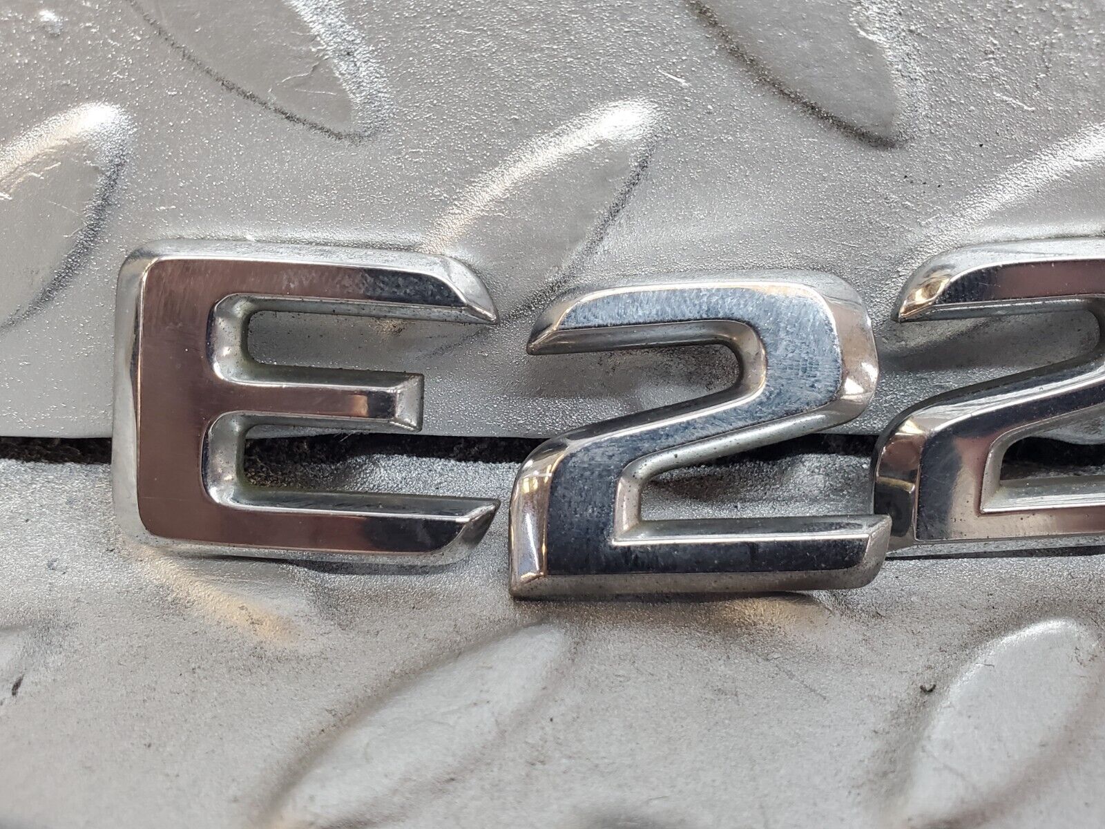 44754 Mercedes-Benz W124 220E Trunk Badge Emblem
