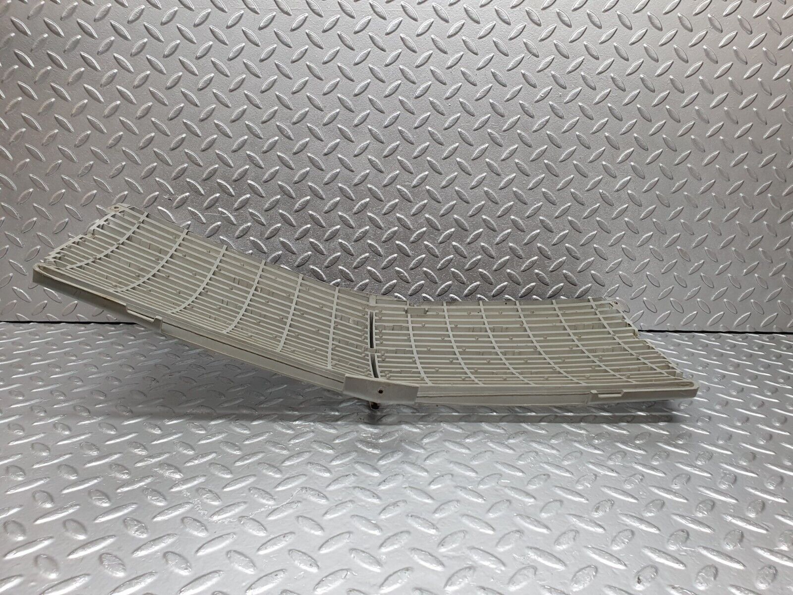 44103 Mercedes-Benz C123 230CE Coupe Bonnet Grill