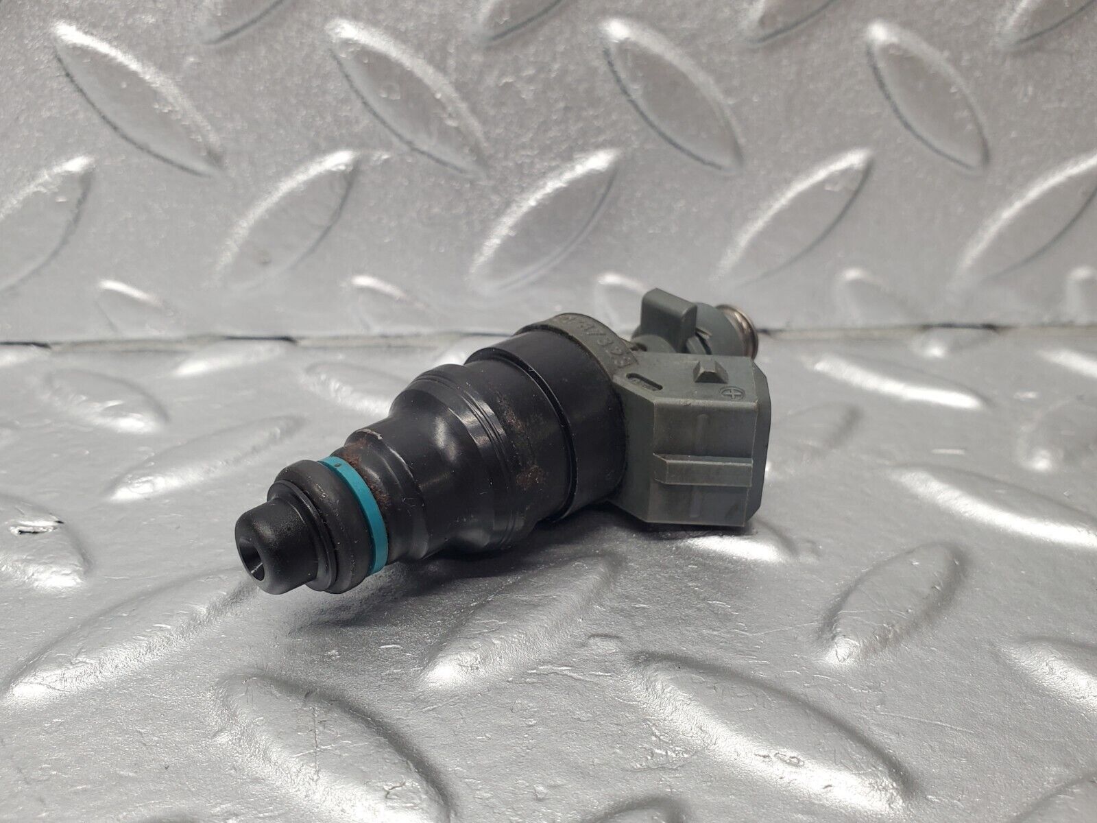 46245 Mercedes-Benz W124 280E Fuel Injector Bosch 0280155209 0000787323