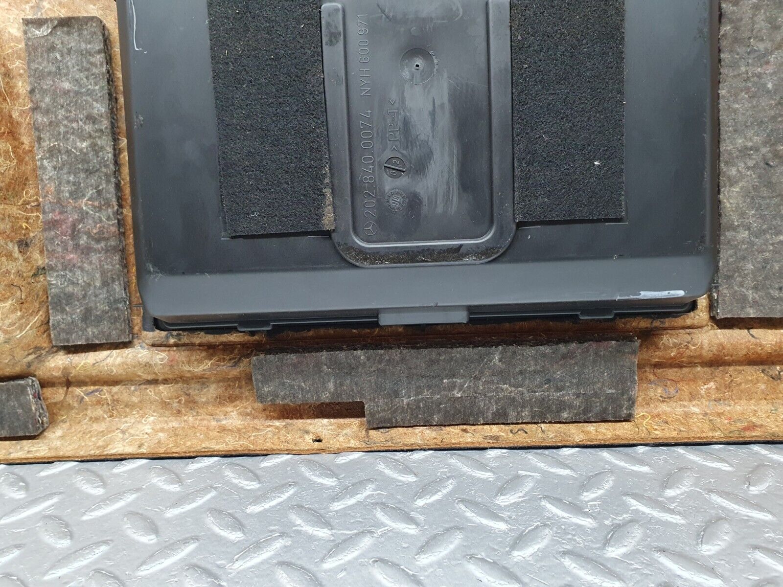 41819 Mercedes-Benz W202 C200 Rear Parcel Shelf 2026904646 2028400074