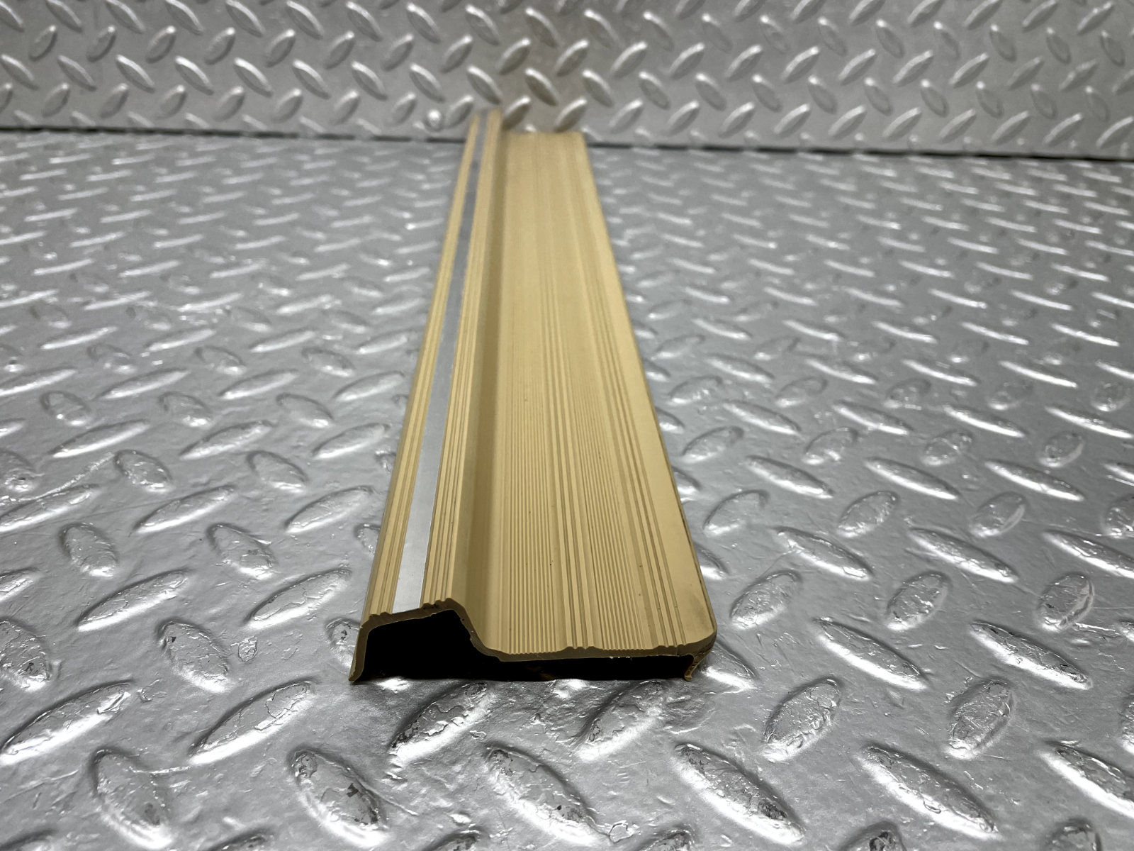 44264 Mercedes-Benz W123 280E Rear Right Door Sill Trim Beige