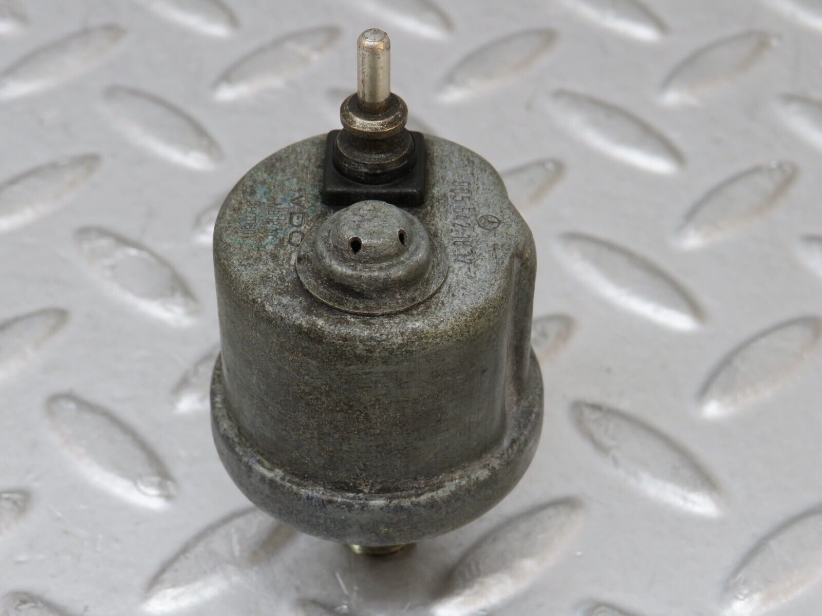 35536 Mercedes-Benz R107 280SL Oil Pressure Sensor VDO 0055421817