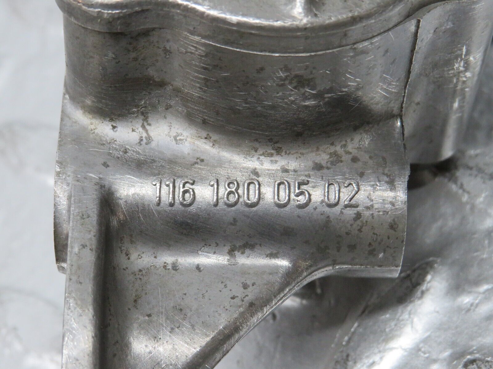 32785 Mercedes-Benz C107 R107 350 V8 Oil Pump 1161800502 1161800355