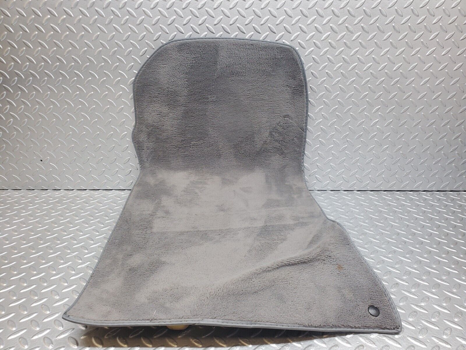 44778 Mercedes-Benz W124 220E Front Left Floor Mat 1246805140