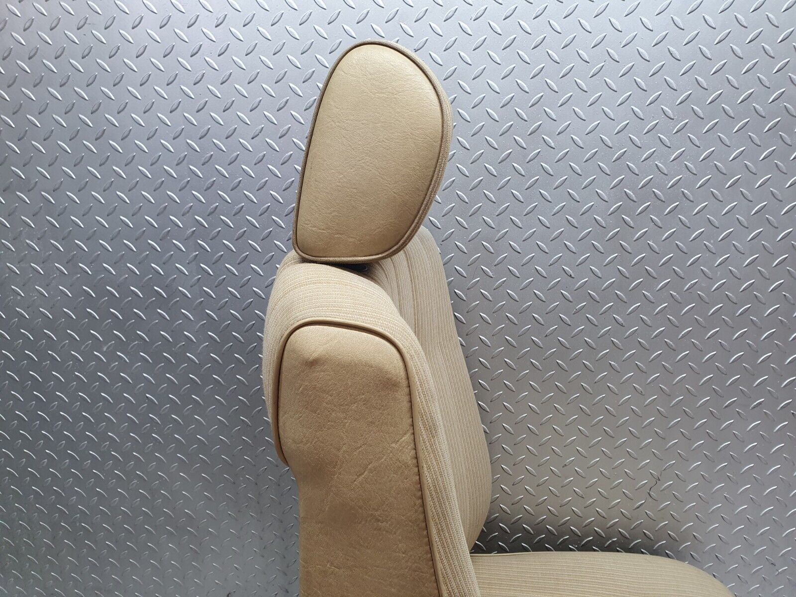 44053 Mercedes-Benz C123 230CE Coupe Front Left Seat Beige 1239104150