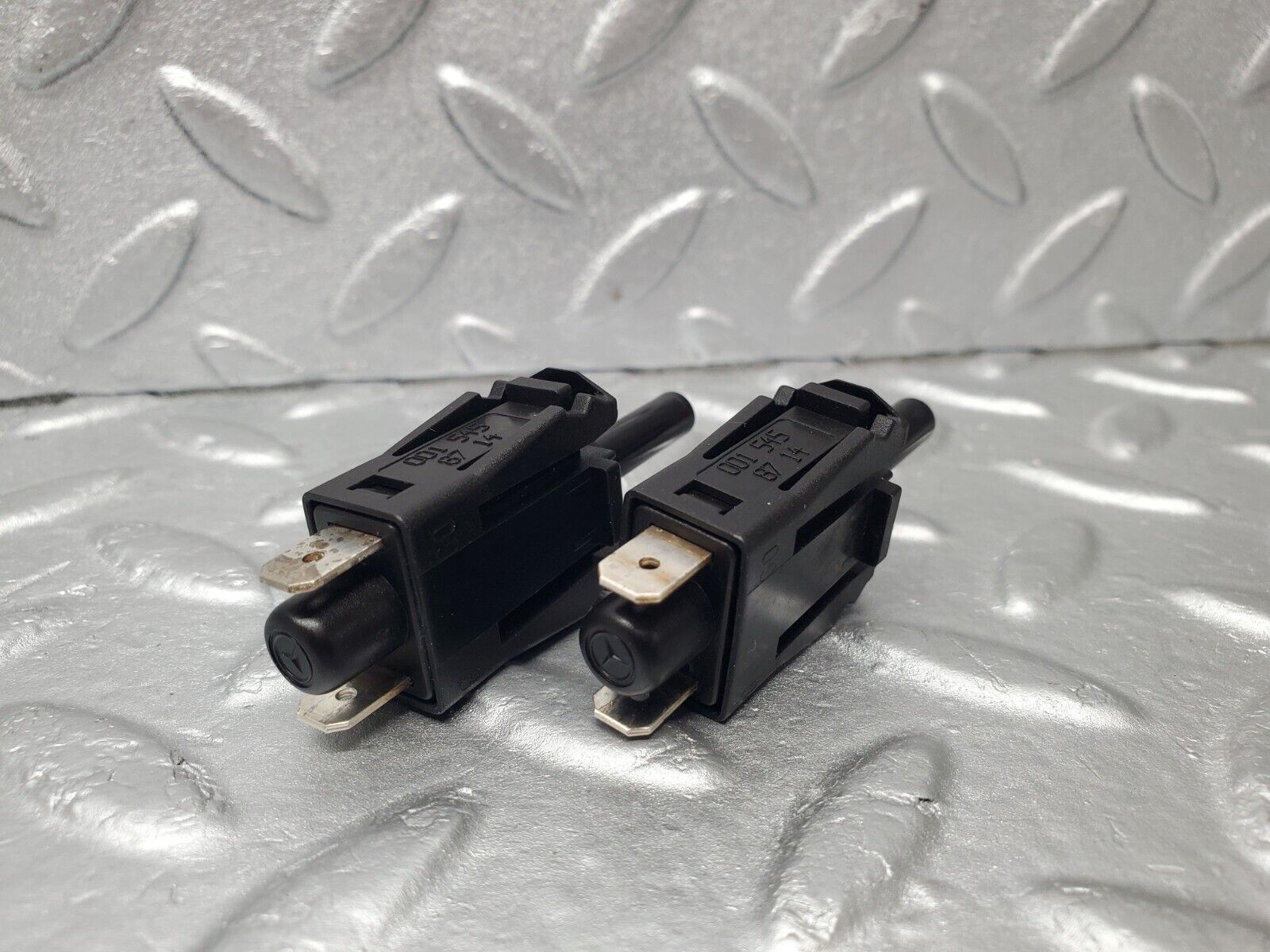 46981 Mercedes-Benz R129 320SL Coupe Door Contact Switch 2X 0015458714