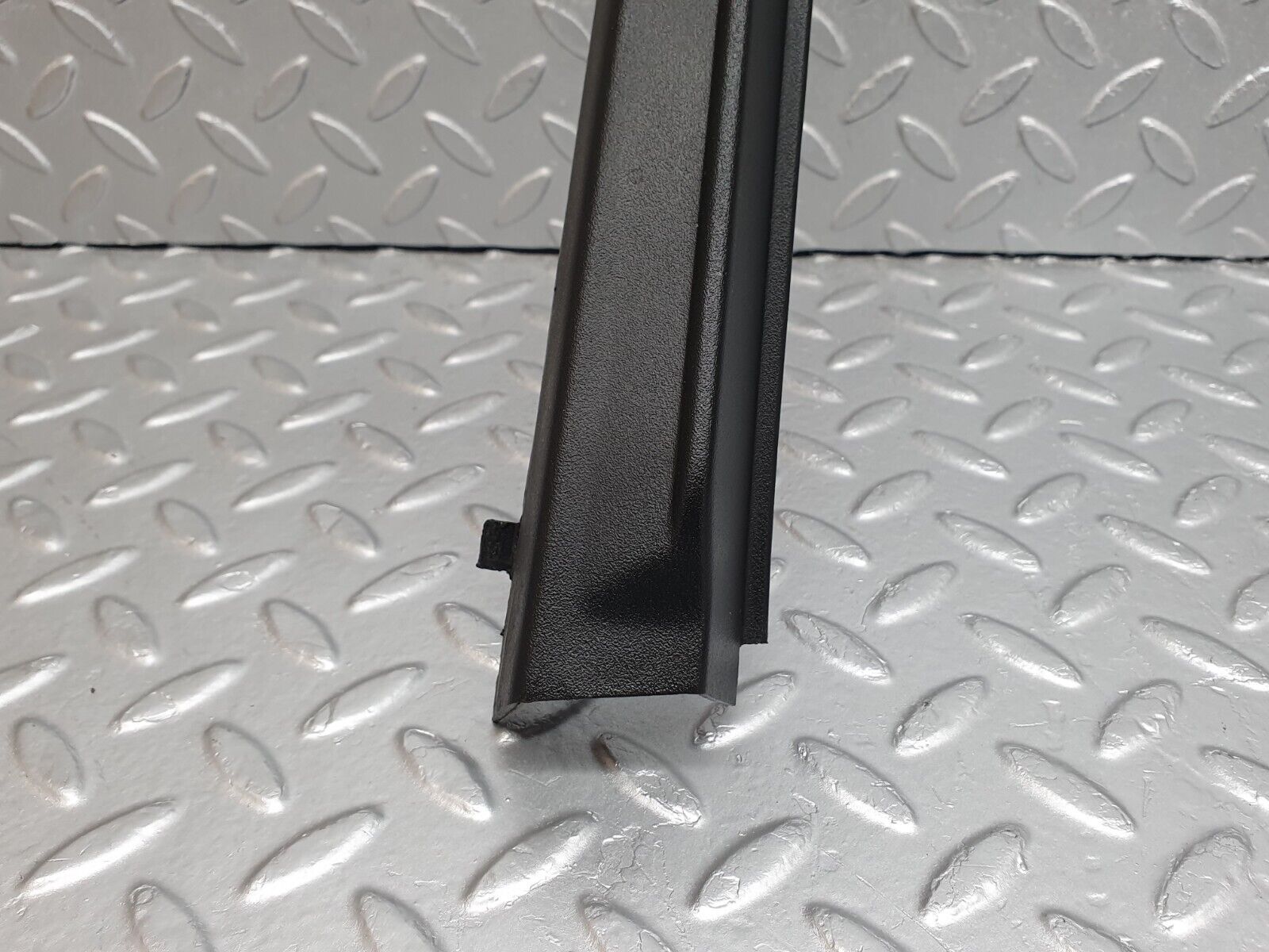 42086 Mercedes-Benz W202 C200 Rear Right Door Window Frame Trim 2273502271