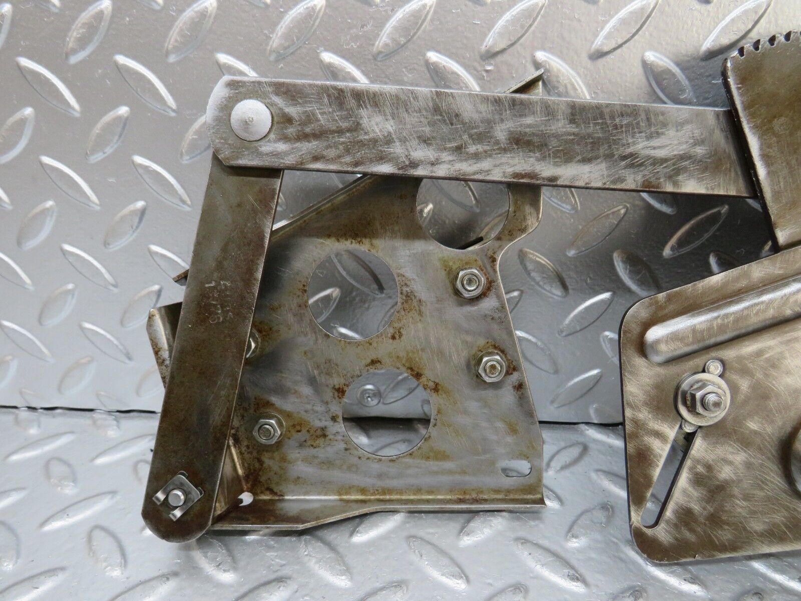 25083 Mercedes-Benz C107 Rear Right Power Window Regulator 1076701003