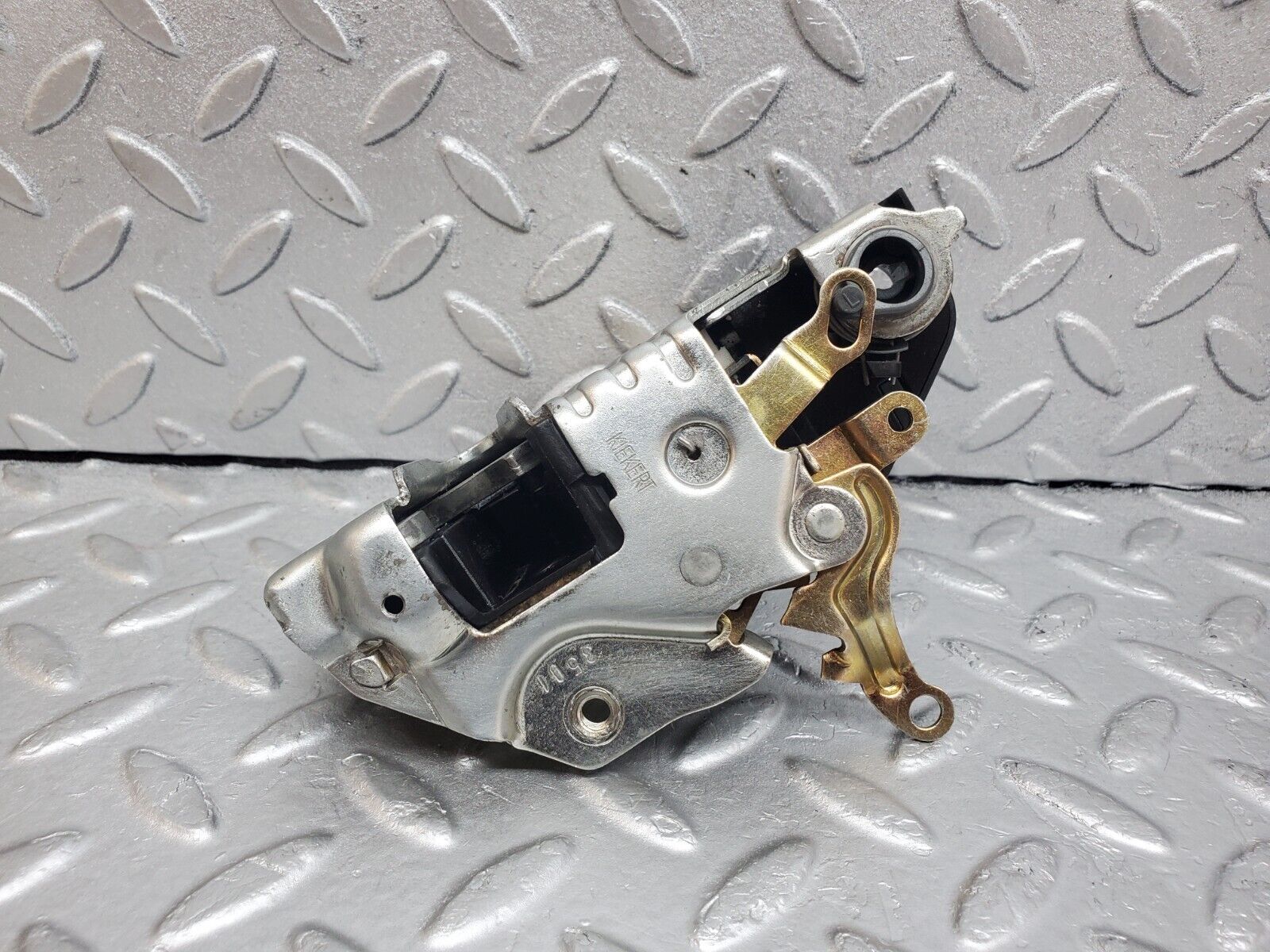 44790 Mercedes-Benz W124 220E Front Left Door Lock Mechanism