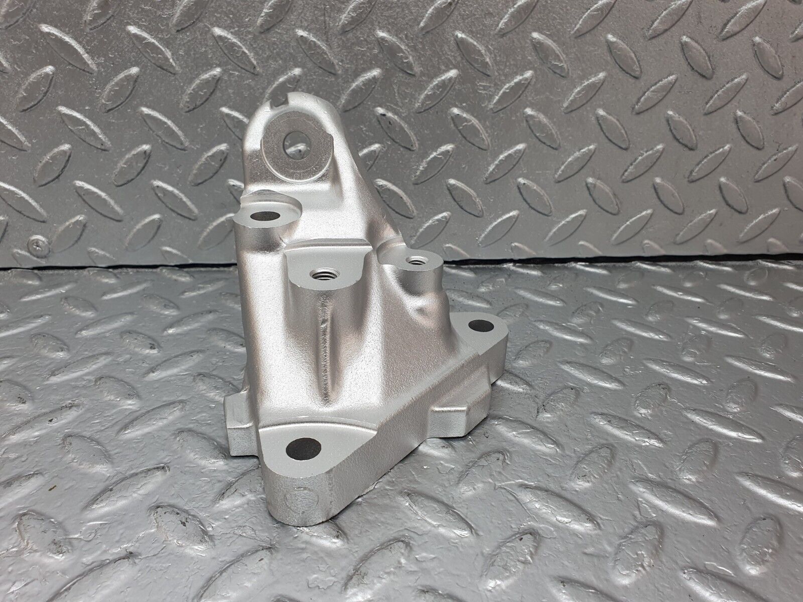 42710 Mercedes-Benz W201 190 2.0L Engine Mount Bracket Left Side 1022234104