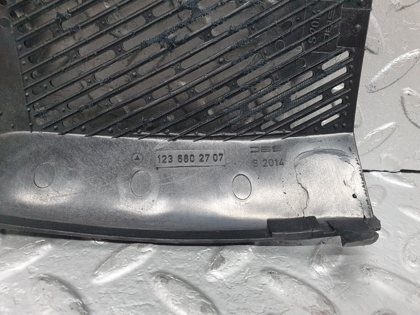 43910 Mercedes-Benz C123 230CE Coupe Dashboard Speaker Covers 1236802707 1236802807