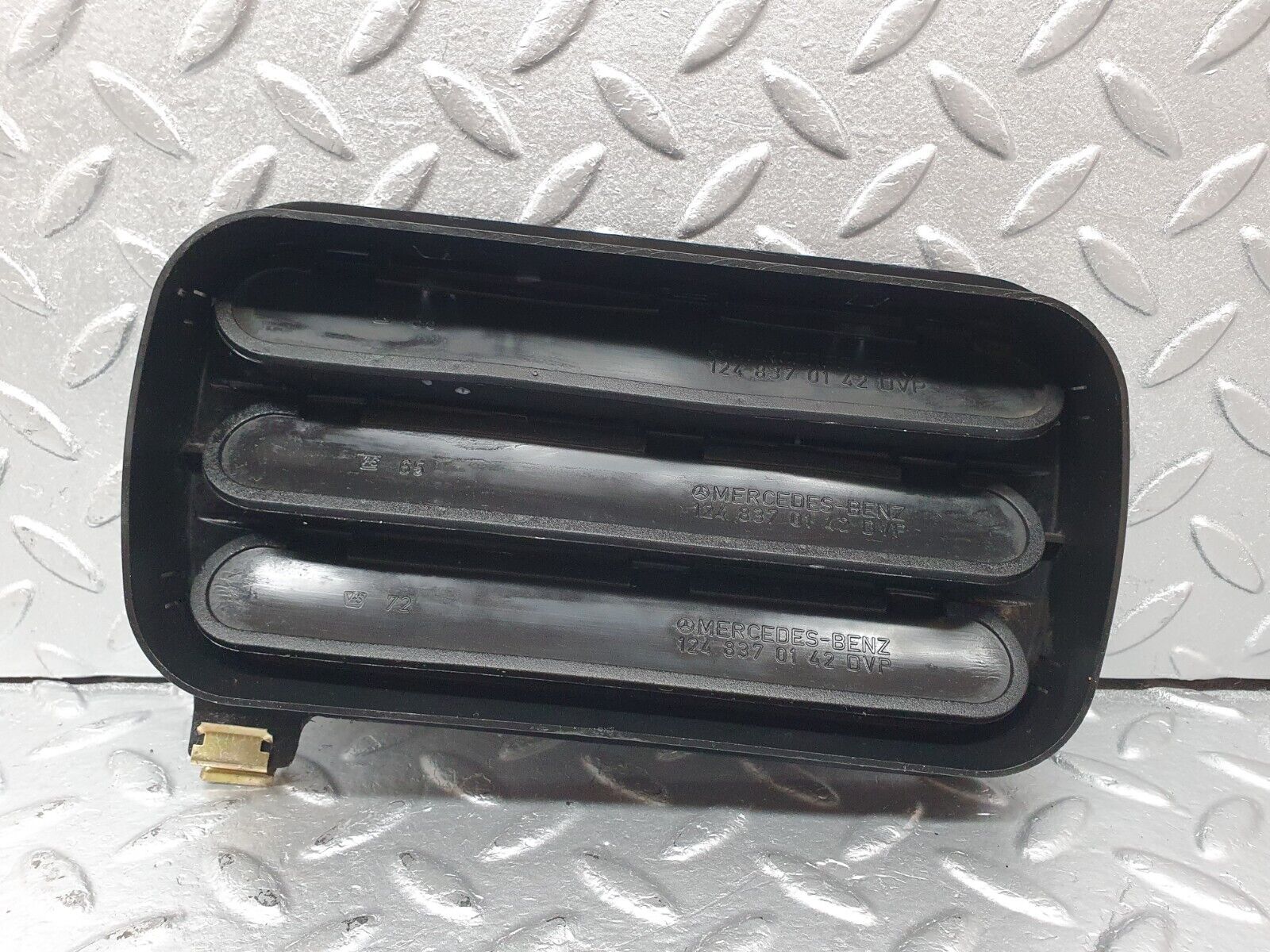 41605 Mercedes-Benz W124 200E Air Intake Vent 1248370230 1248370142