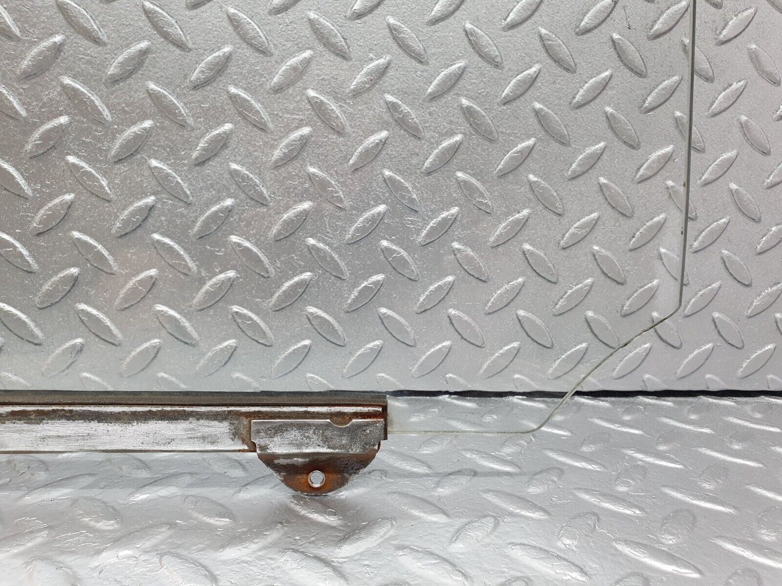 43221 Mercedes-Benz W108 280SE Rear Right Door Window Glass