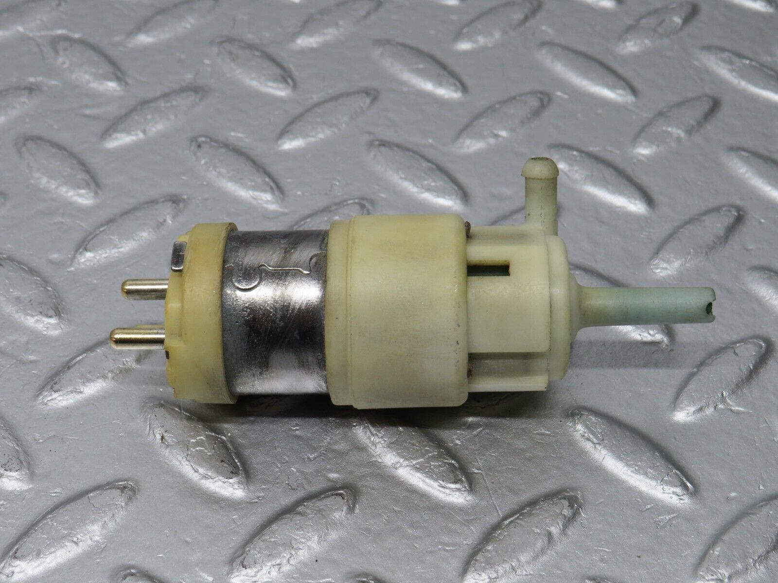 39118 Mercedes-Benz R107 500SL Windscreen Washer Pump 1238690021