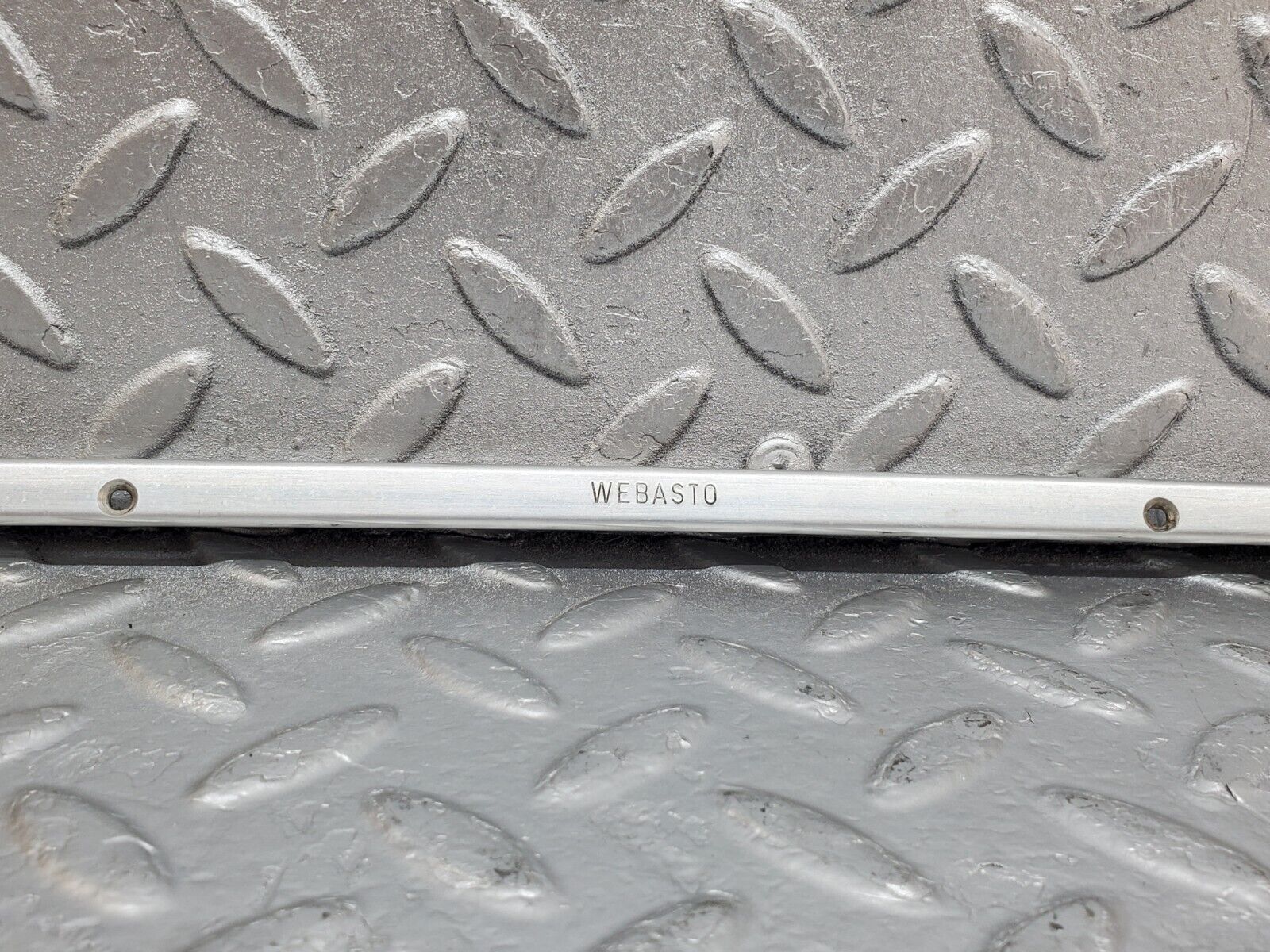 44544 Mercedes-Benz W123 280E Sunroof Chrome Trim