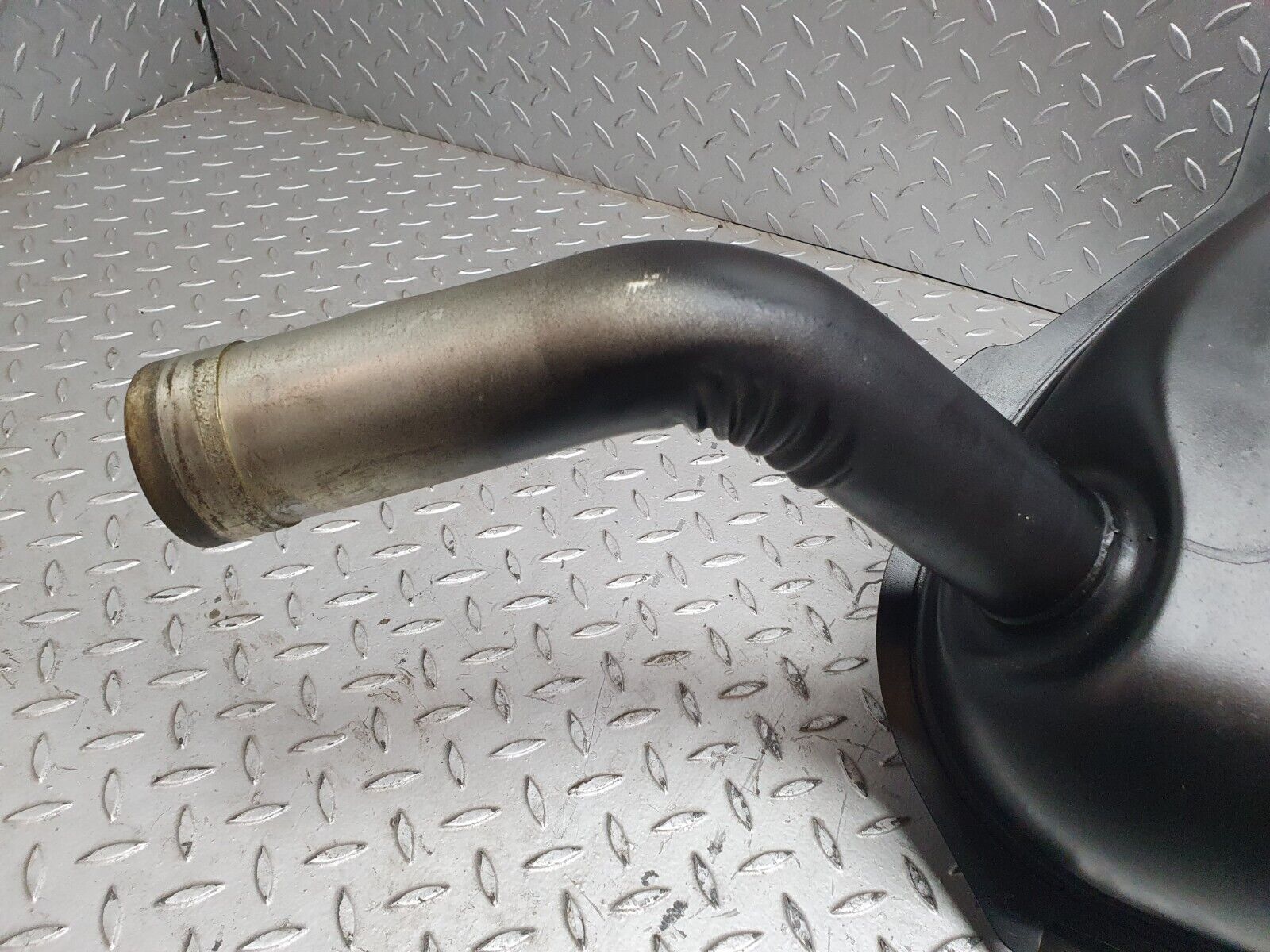 41732 Mercedes-Benz W124 200E Fuel Tank 2014710521