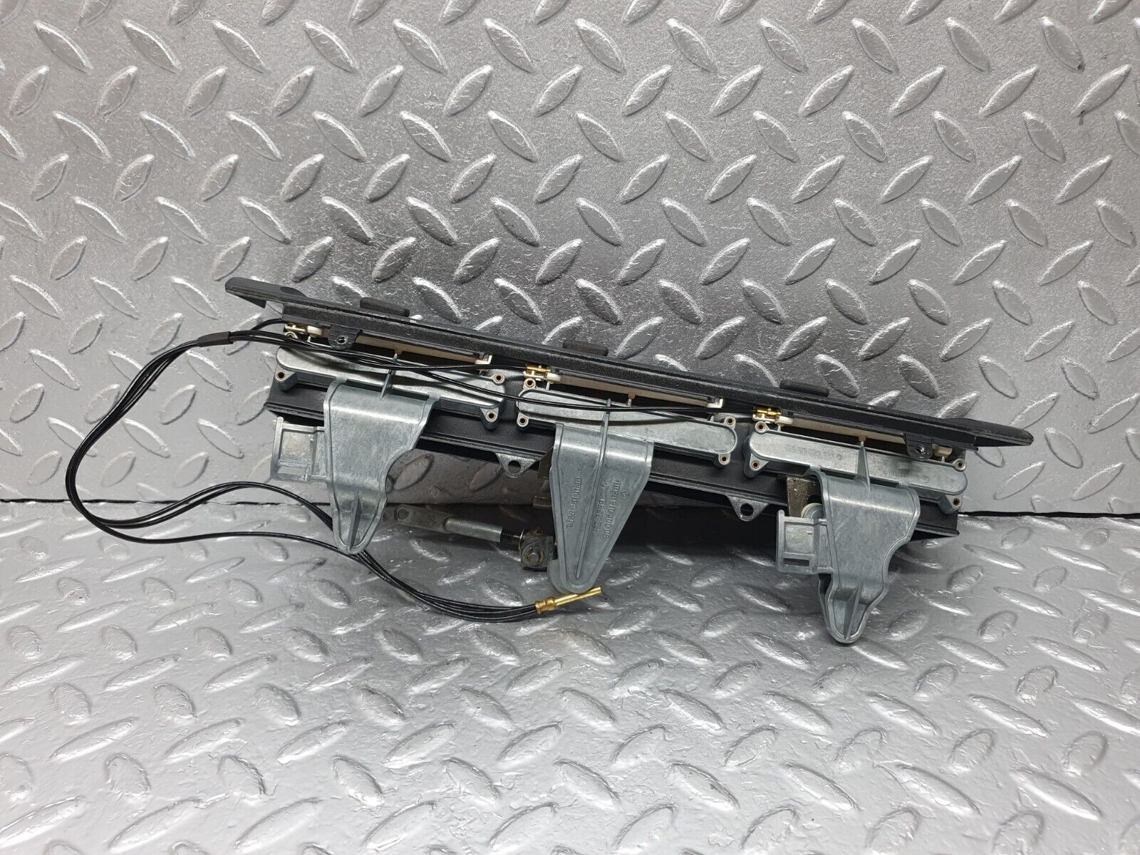 43697 Mercedes-Benz C126 380SEC Coupe Dashboard Centre Air Vent 1268310030 1268300054 1268310130