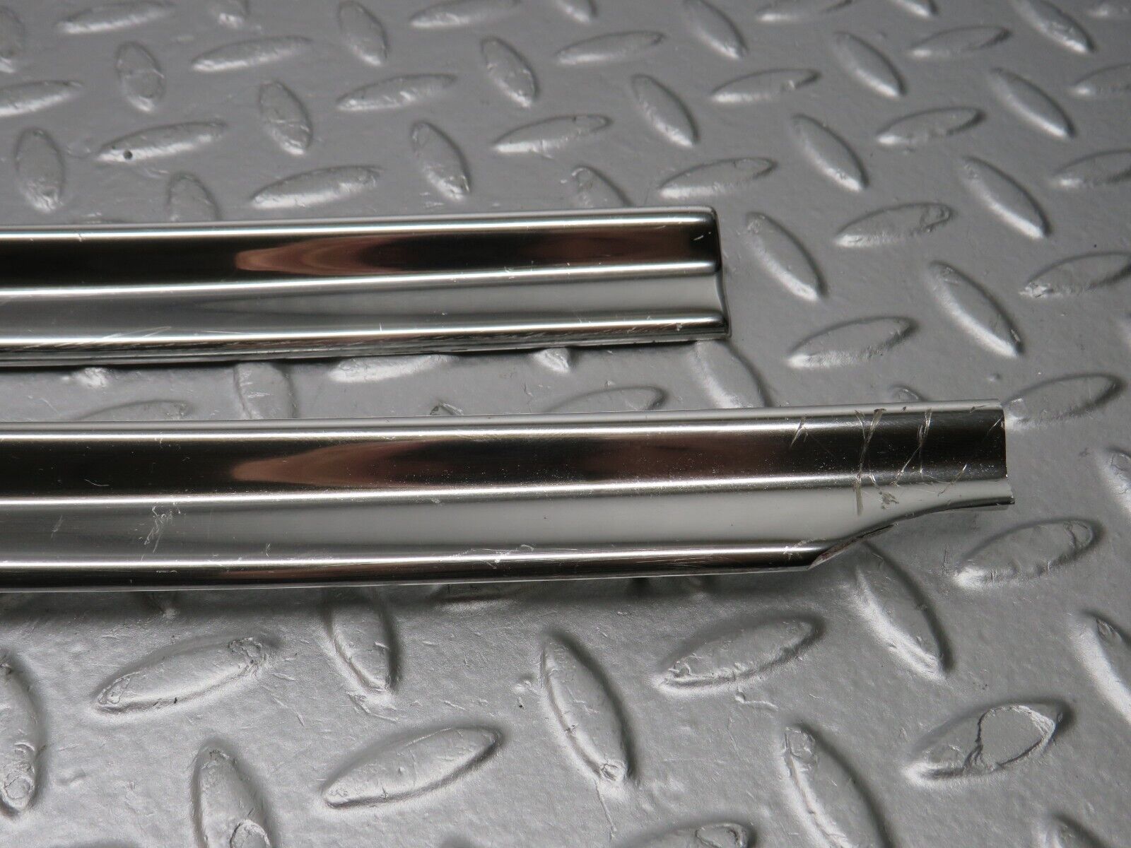 39864 Mercedes-Benz R107 350SL Soft Top Cover Chrome Trim