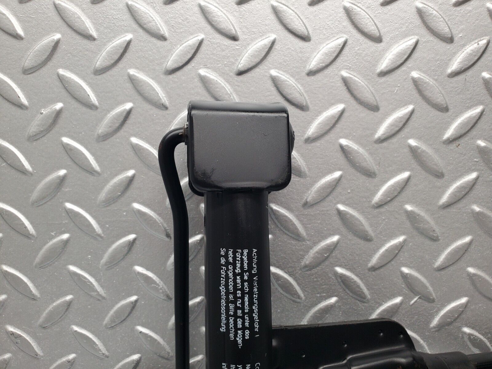 46810 Mercedes-Benz R129 320SL Coupe Car Jack 1295830015