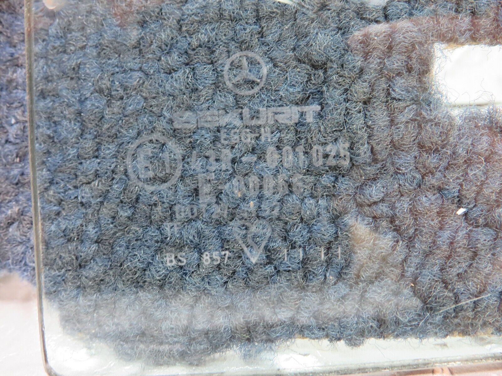 40186 Mercedes-Benz R107 Hardtop Quarter Window Glass Right Side