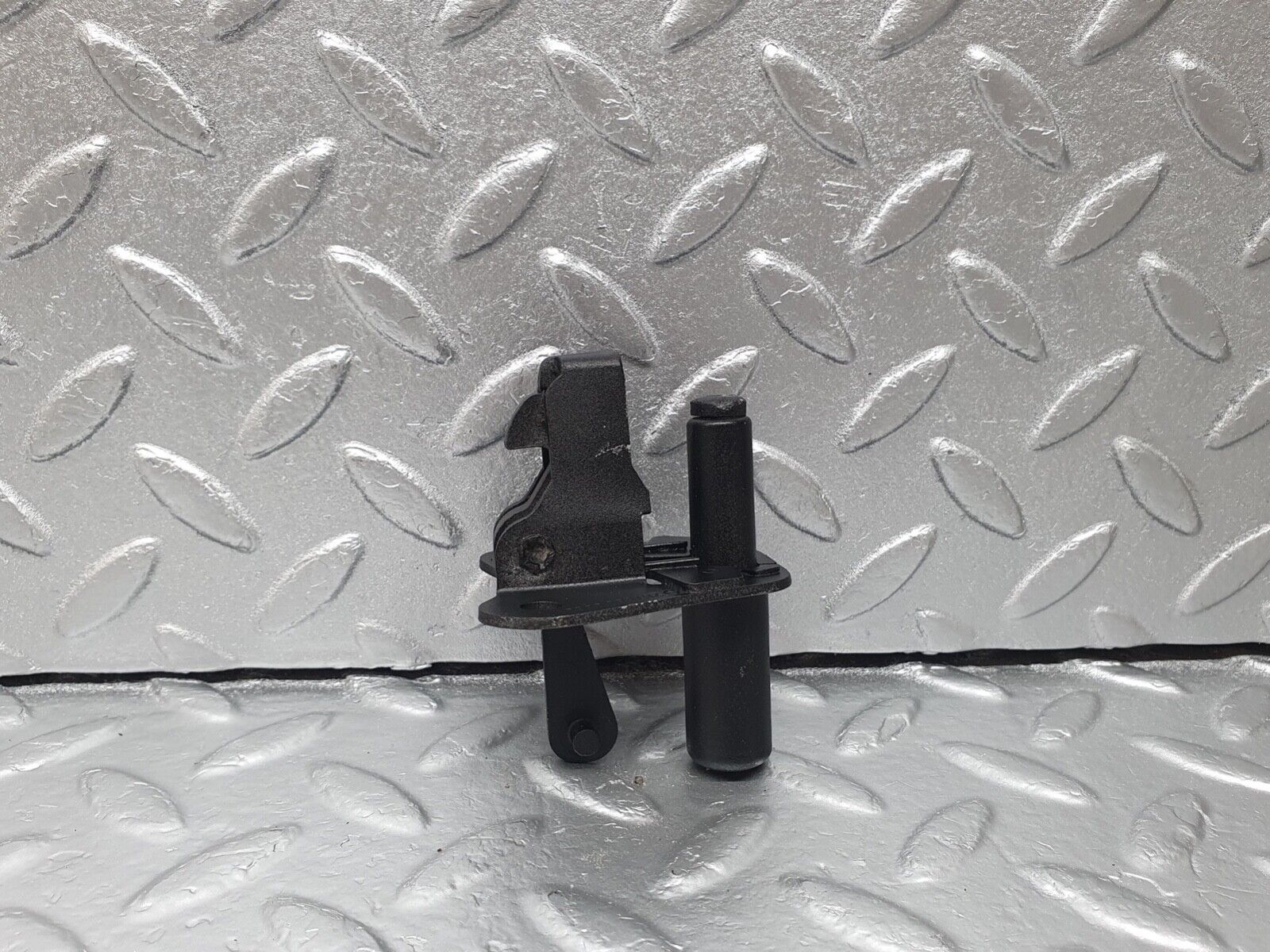 42980 Mercedes-Benz W201 190 Bonnet Lock Latch 2018800860