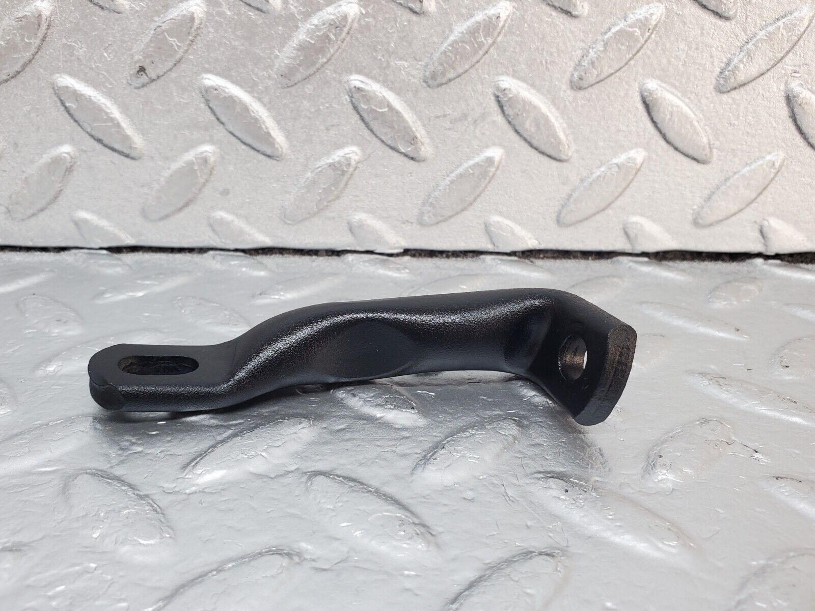 45400 Mercedes-Benz 280E M110.983 Power Steering Pump Holder Bracket