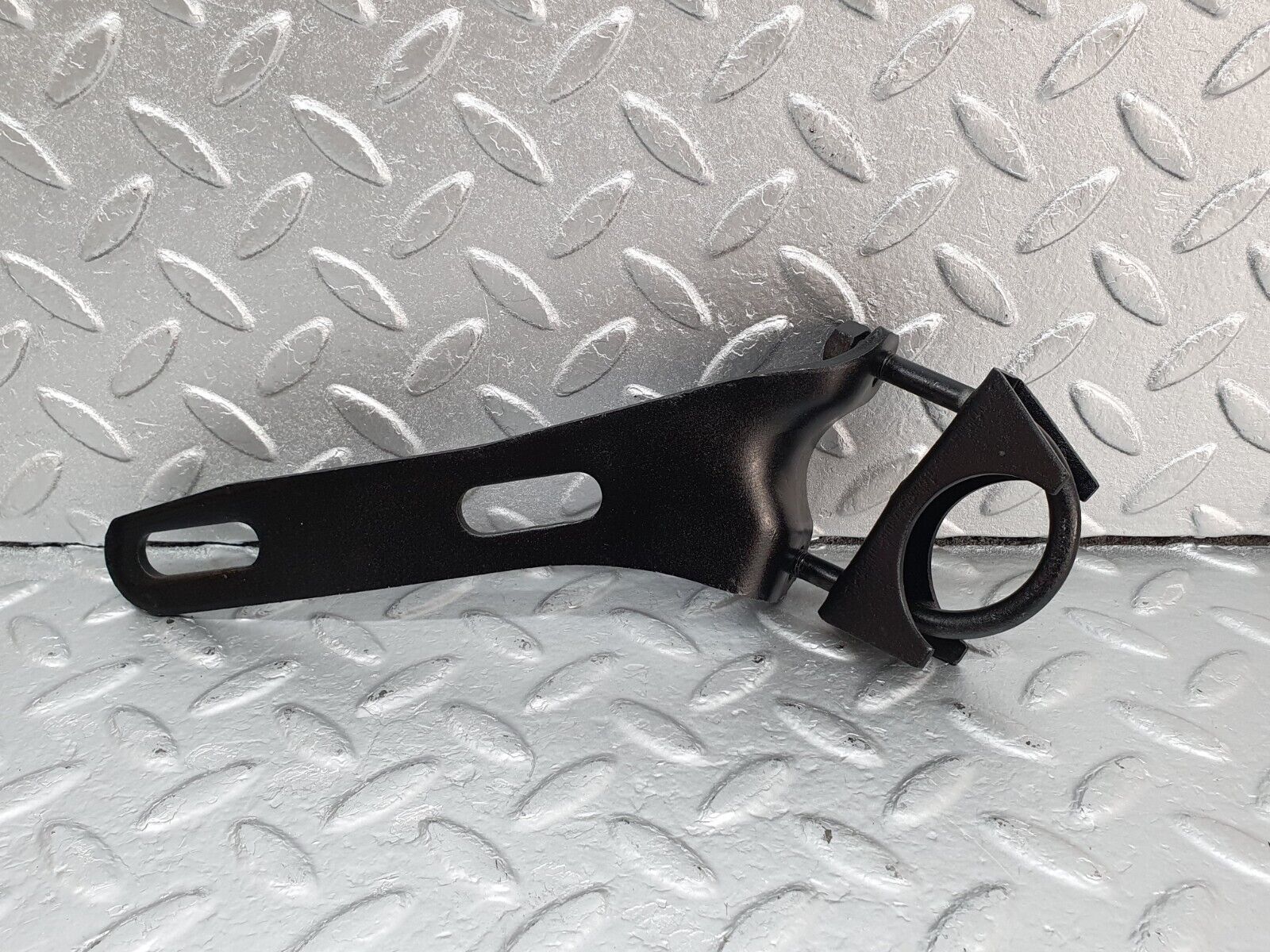 43143 Mercedes-Benz W108 280SE Exhaust Bracket