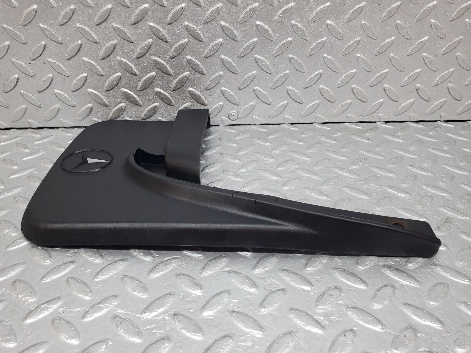 44833 Mercedes-Benz W124 220E Front Right Mud Flap