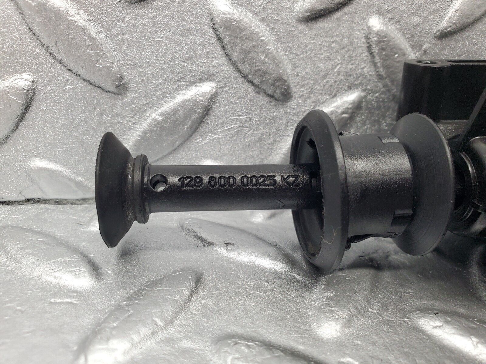 46950 Mercedes-Benz R129 320SL Coupe Trunk Lock Vacuum Actuator 1298003075 1298000025