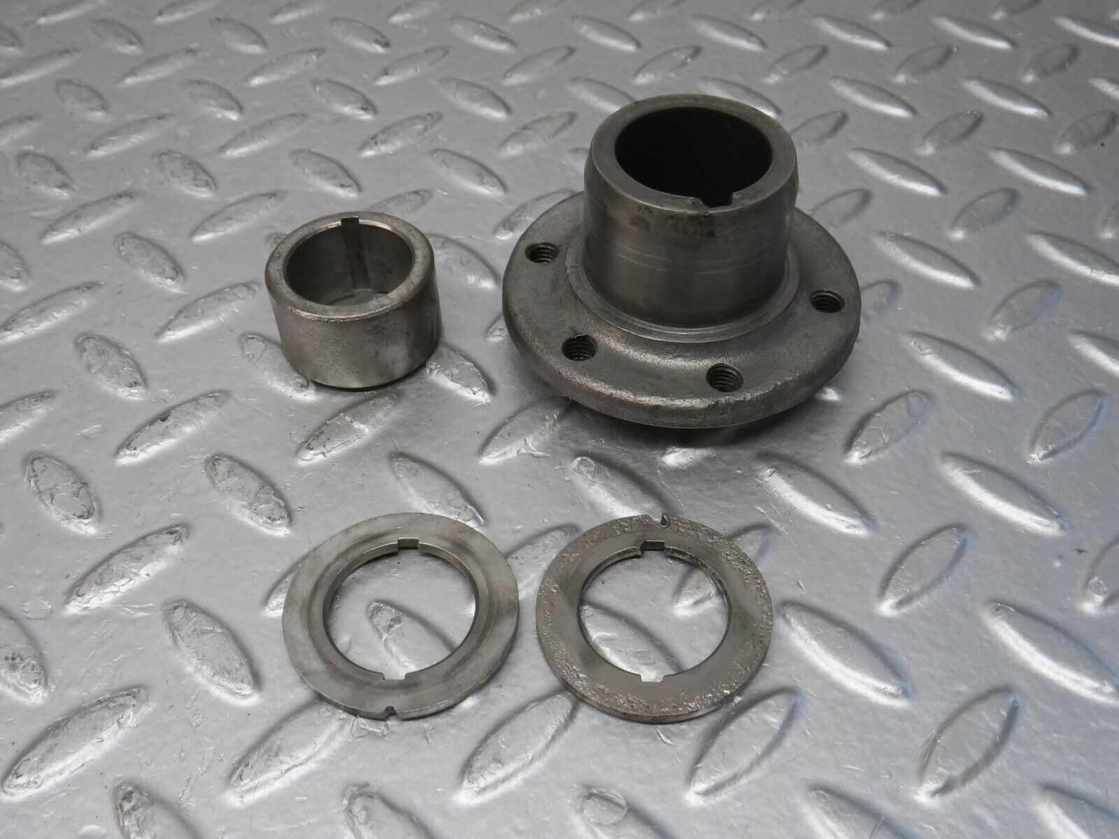 32877 Mercedes-Benz C107 R107 350 V8 Crankshaft Sleeve Hub