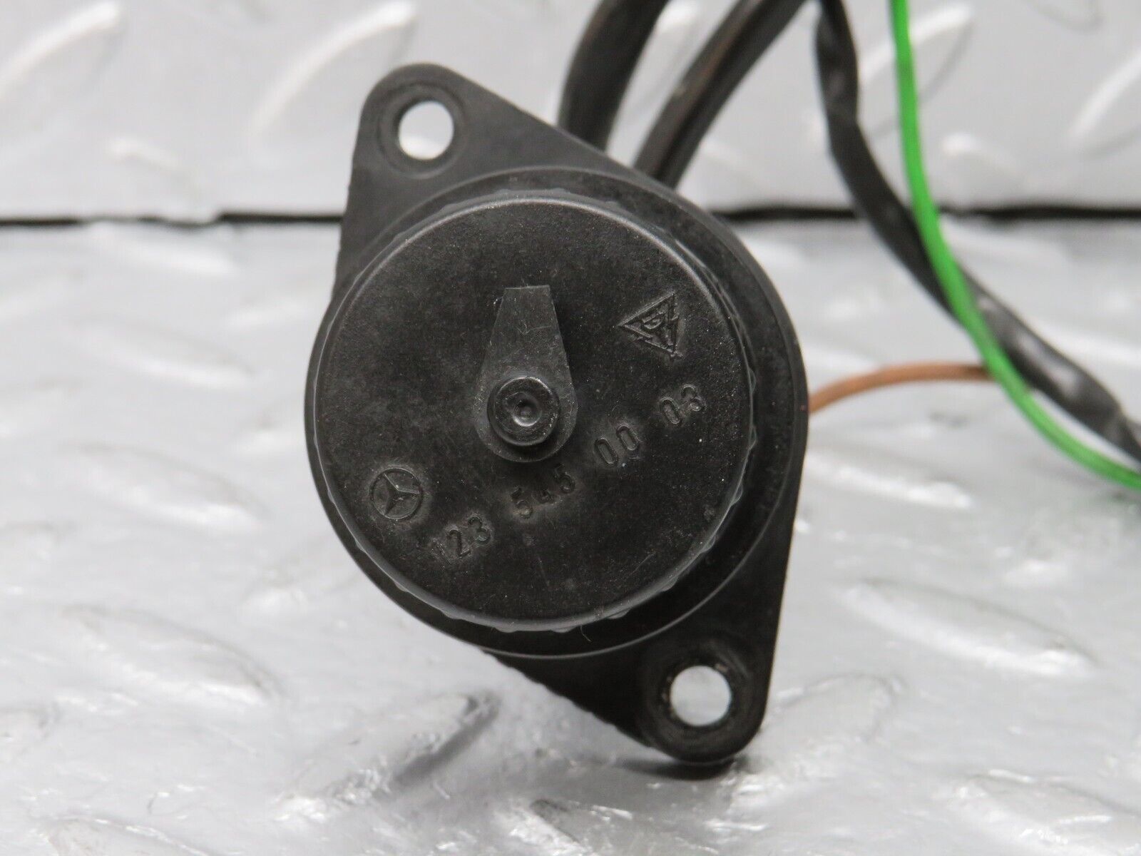 39099 Mercedes-Benz R107 500SL Diagnostic Connector 1235450026 1235450003 1075404808