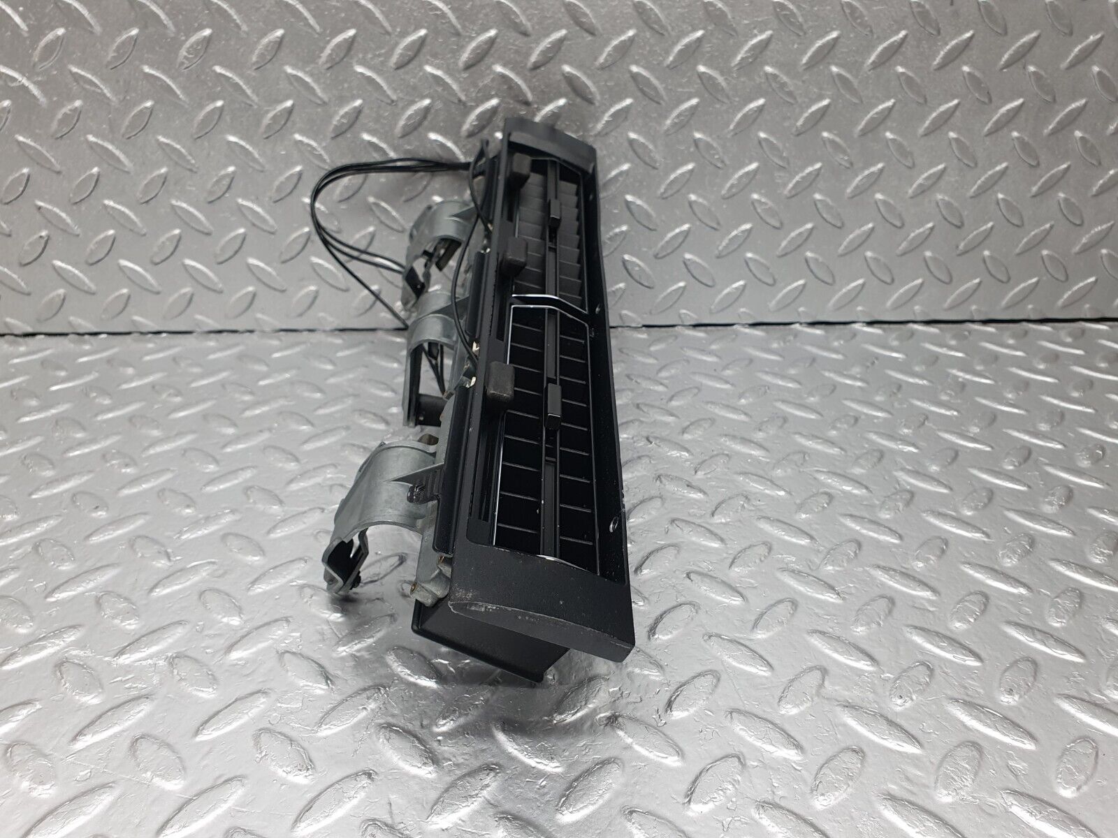 43697 Mercedes-Benz C126 380SEC Coupe Dashboard Centre Air Vent 1268310030 1268300054 1268310130