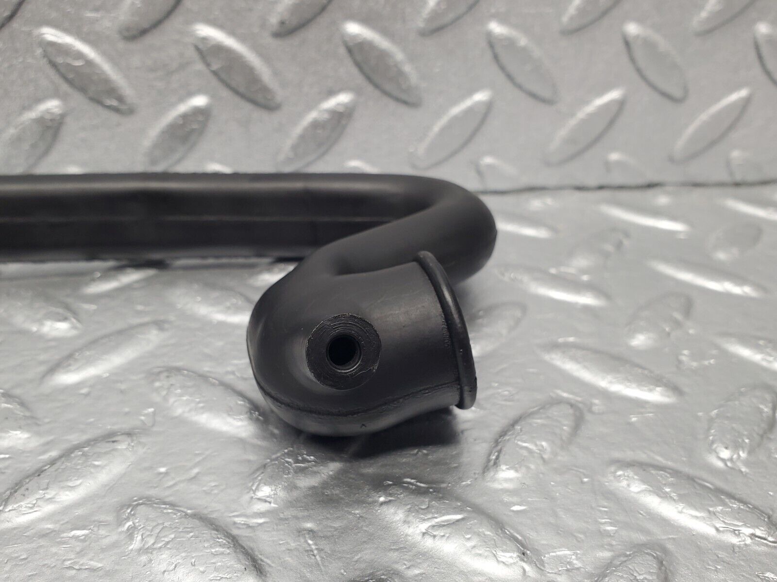 46427 Mercedes-Benz C123 280CE Coupe Crankcase Breather Hose Pipe 1100942482